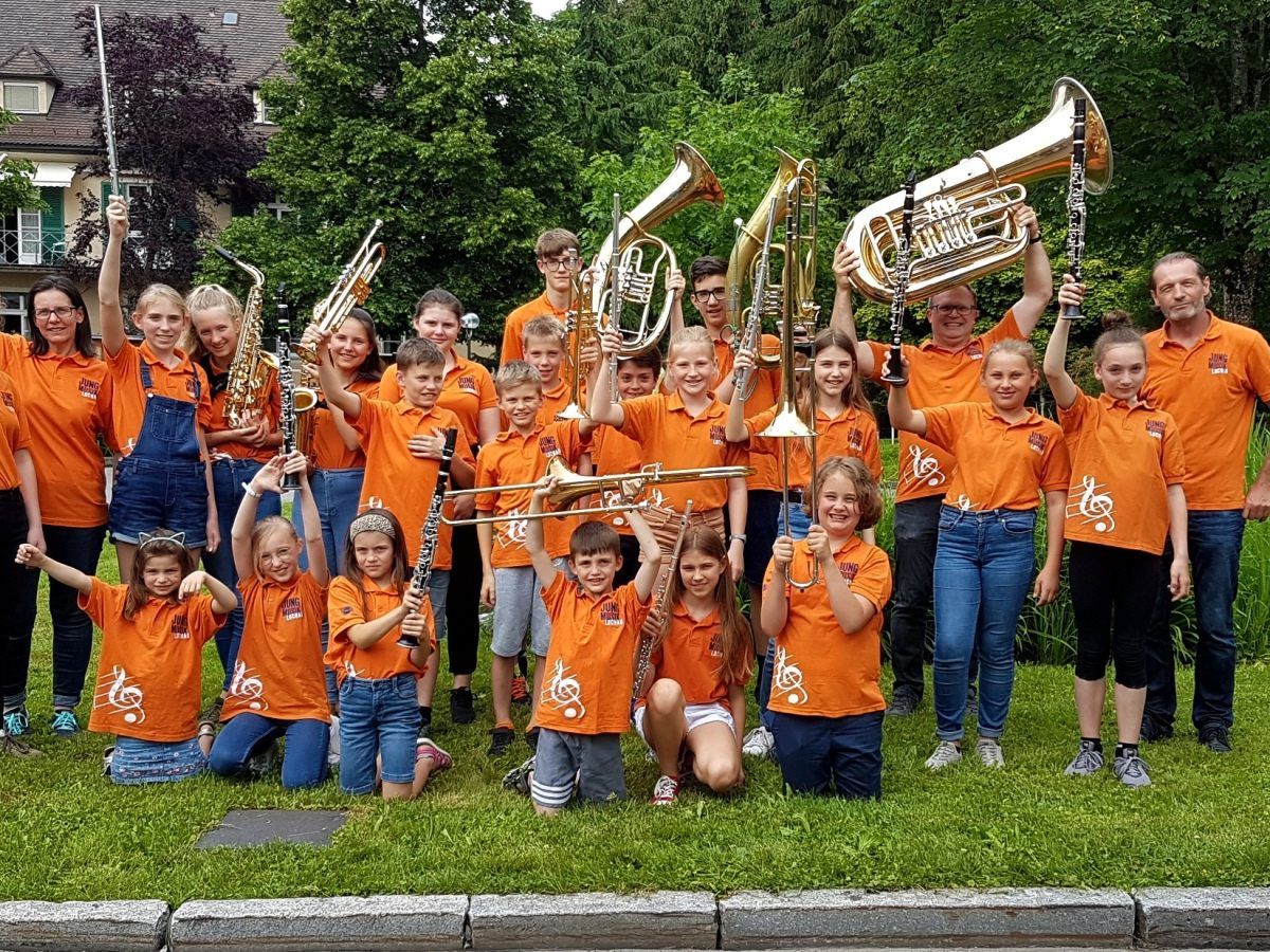 Die „Jungmusik Lochau“ begeisterte mit einem konzertanten Auftritt die Bewohner im Pflegeheim Jesuheim in Oberlochau.