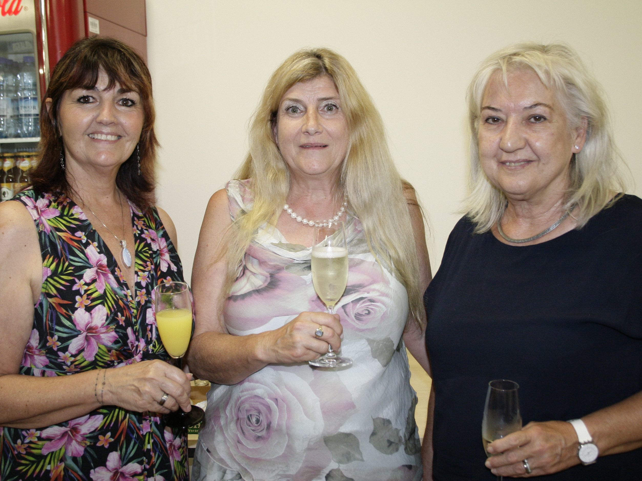 Daniela Mandl, Johanna Heinzle und Jutta Oberhauser (v.l.) vom VHS-Team erhalten Lob und Anerkennung von den Kursleitenden.