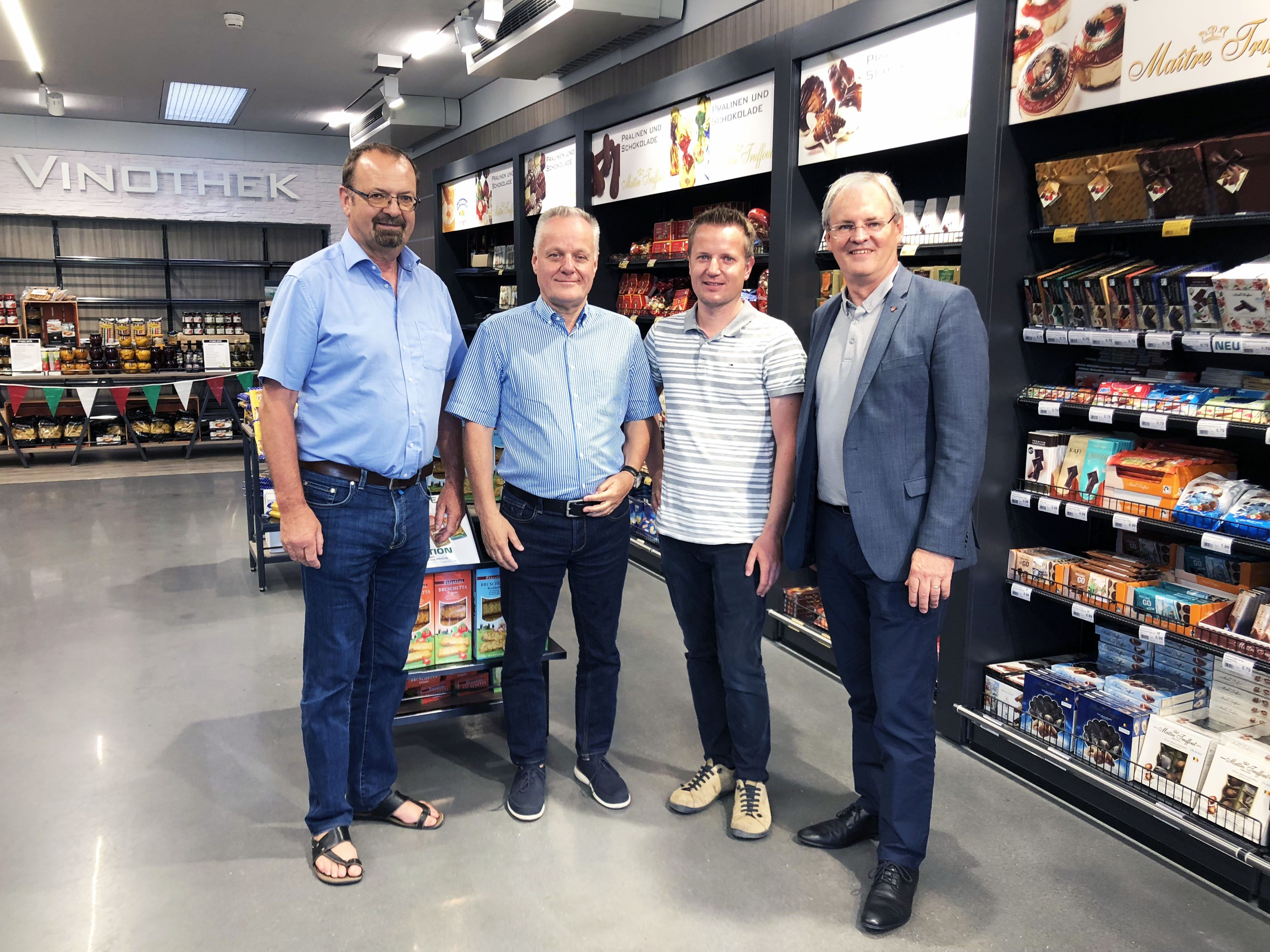 Bürgermeister Rainer Siegele, Werner Gunz, Stefan Gunz und Landtagspräsident Harald Sonderegger.