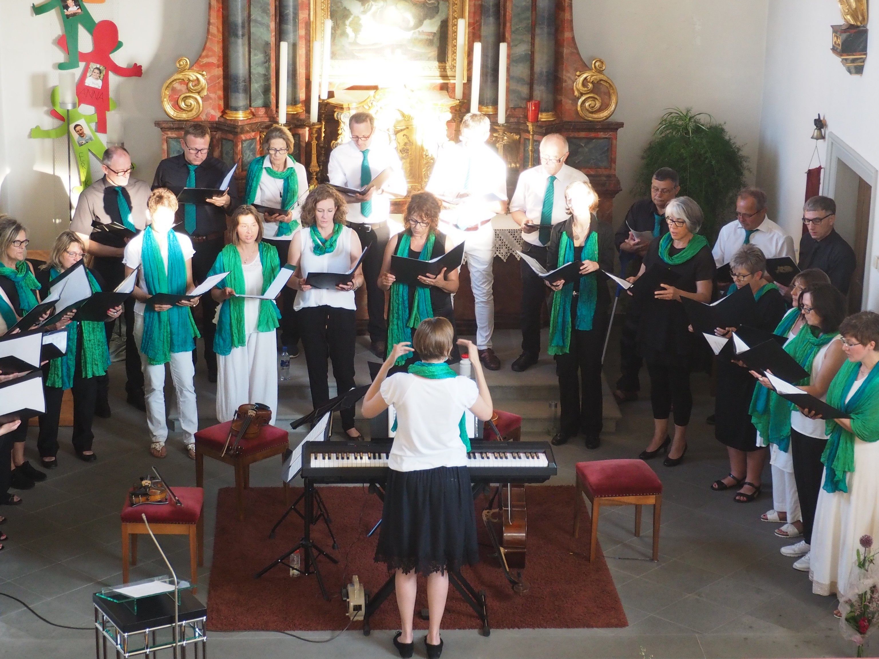 SingKlang Amerlügen versprühte Frühlingsgefühle in der Kapelle Maria Ebene.