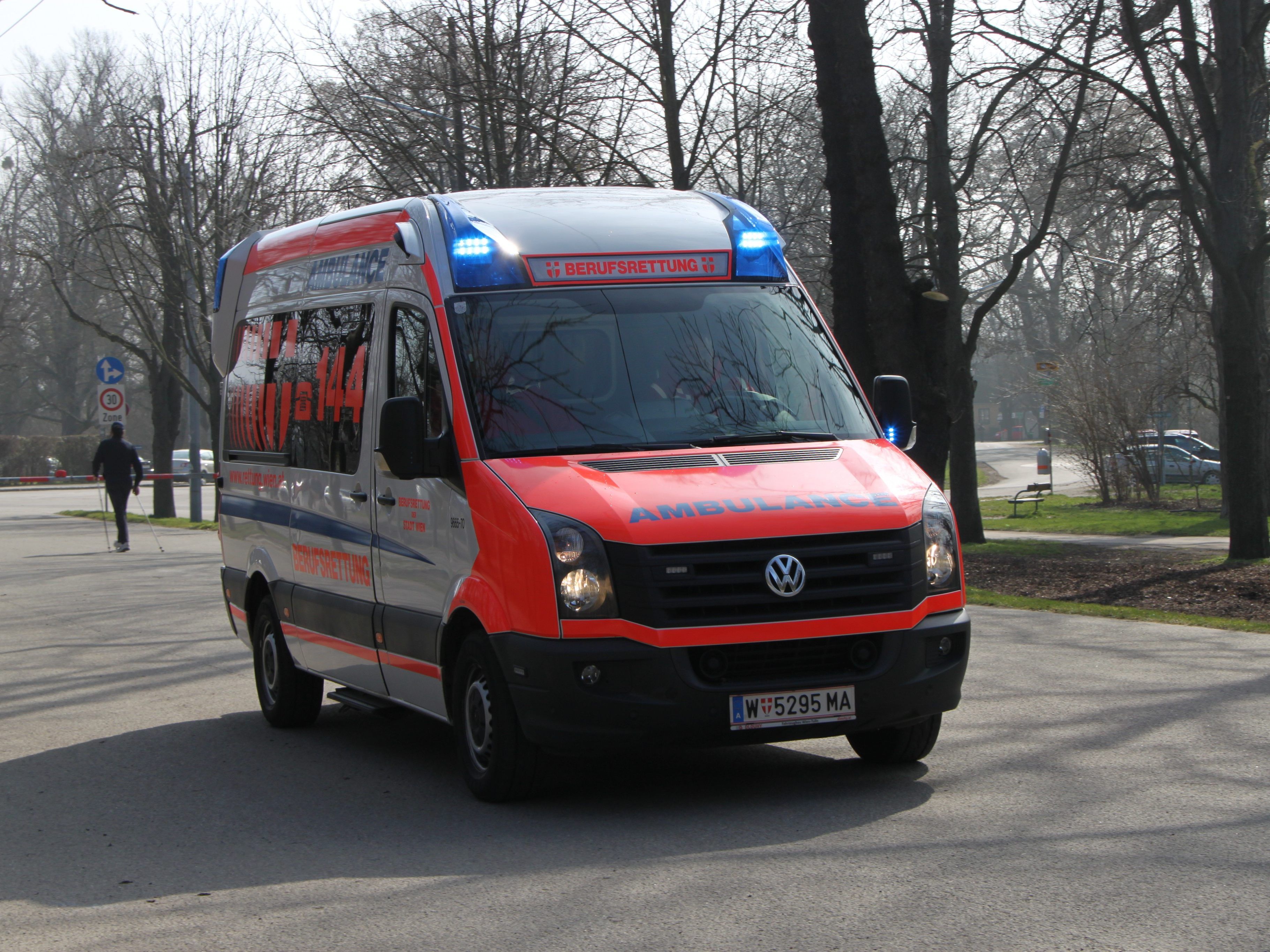 Der Radfahrer wurde in ein Spital gebracht.