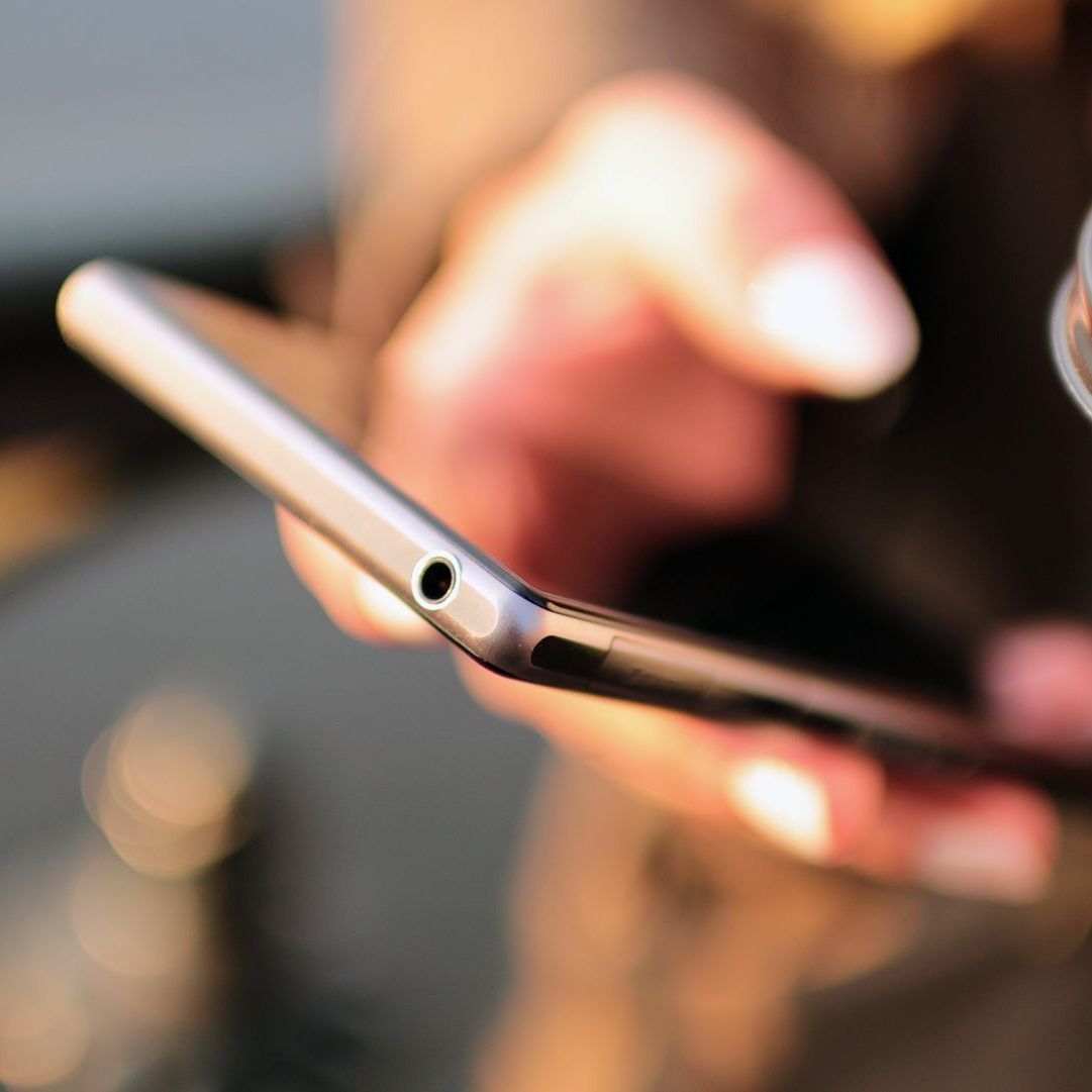 So schützen Sie Ihr Smartphone vor der Hitze.