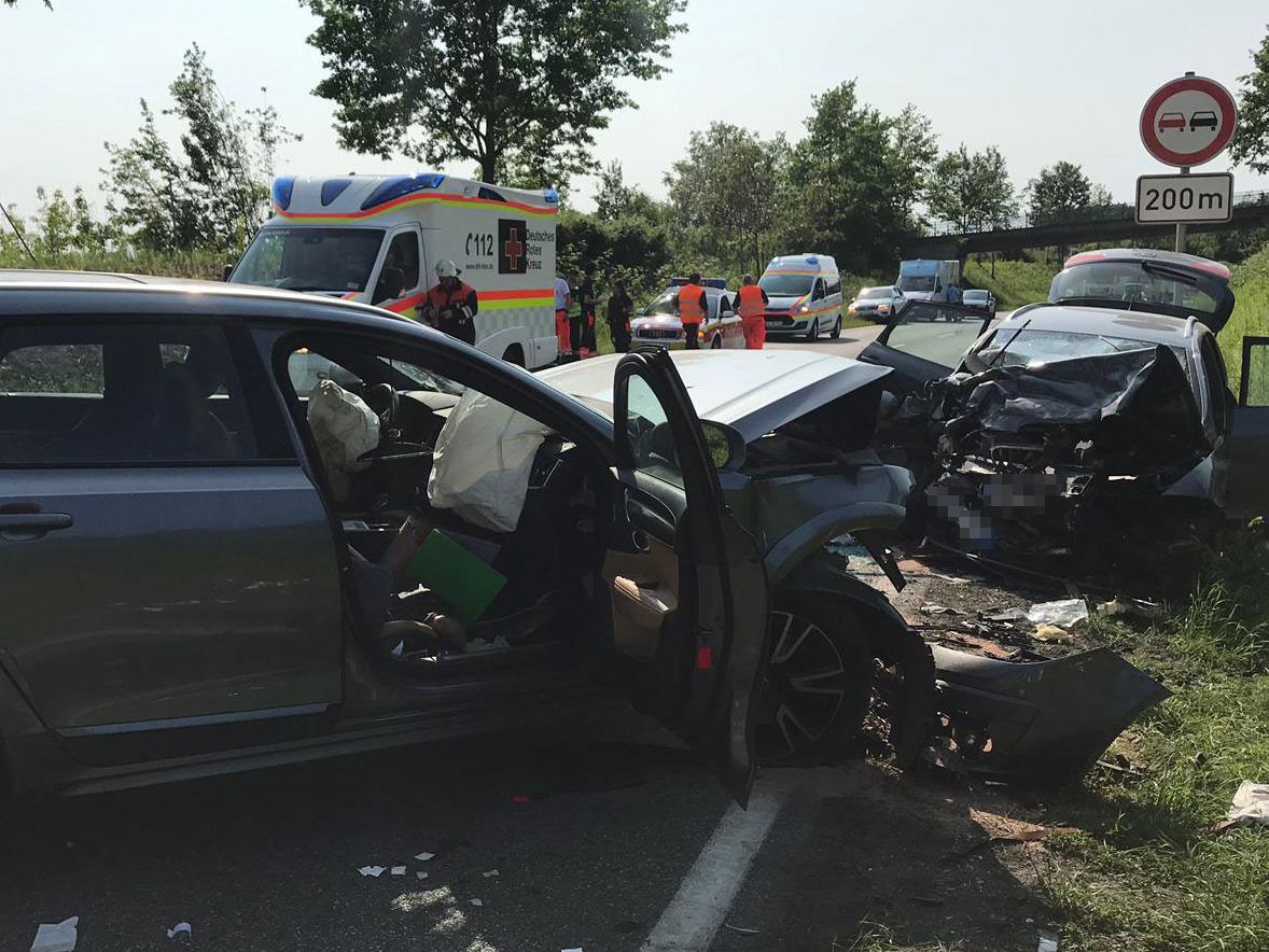 Tödlicher Unfall auf der B31 in Deutschland. Tödlicher Unfall auf der B31 in Deutschland.