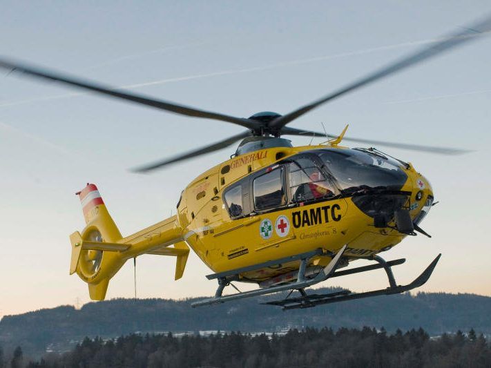 Mittels Hubschrauber C8 ins KH Dornbirn geflogen