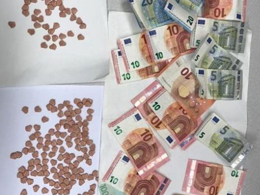 Der 21-Jährige hatte 189 Ecstasy-Pillen bei sich, als die Wiener Polizei ihn durchsuchte.
