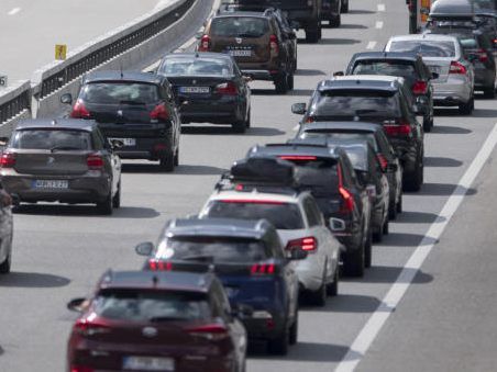 Pfingstverkehr bringt auch Staus Pfingstverkehr bringt auch Staus