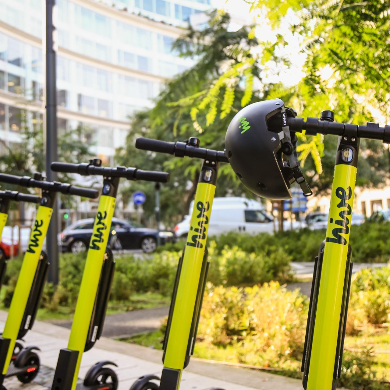 Künftig können Studenten und Jahreskartenbesitzer 20 Minuten gratis mit E-Scootern fahren.