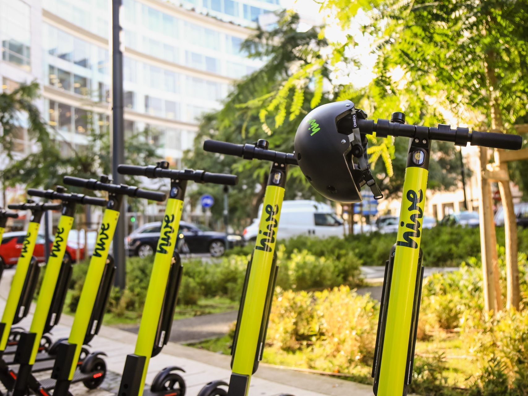 Künftig können Studenten und Jahreskartenbesitzer 20 Minuten gratis mit E-Scootern fahren. Künftig können Studenten und Jahreskartenbesitzer 20 Minuten gratis mit E-Scootern fahren.