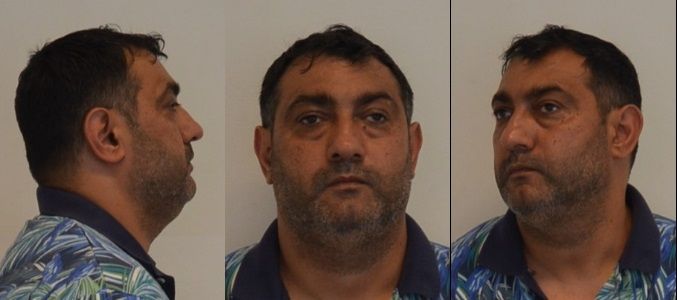 Dieser Mann soll Teil der Bande sein. Dieser Mann soll Teil der Bande sein.