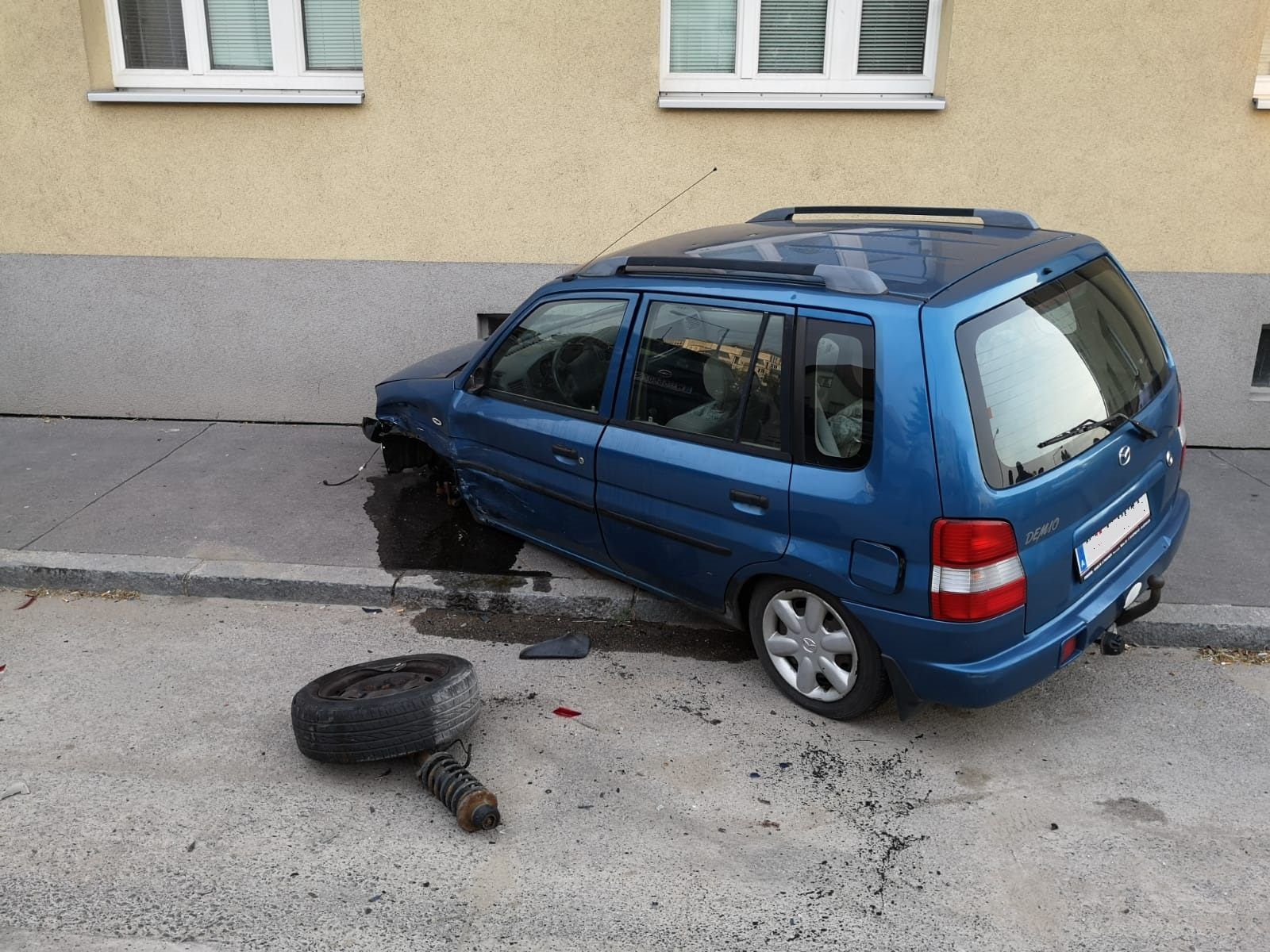 Die Fahrzeuge wurden schwer beschädigt.