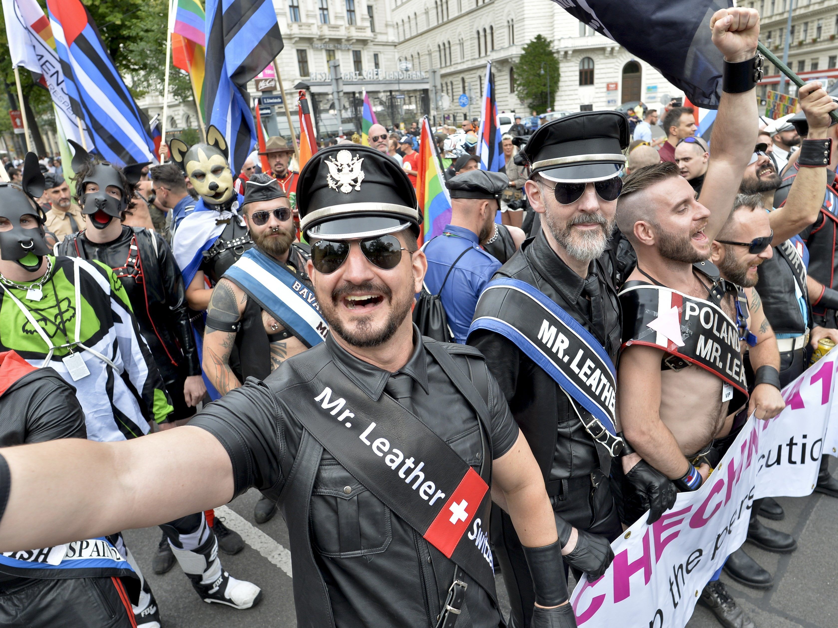 Die Regenbogenparade sorgt für Störungen am Wiener Ring. Die Regenbogenparade sorgt für Störungen am Wiener Ring.