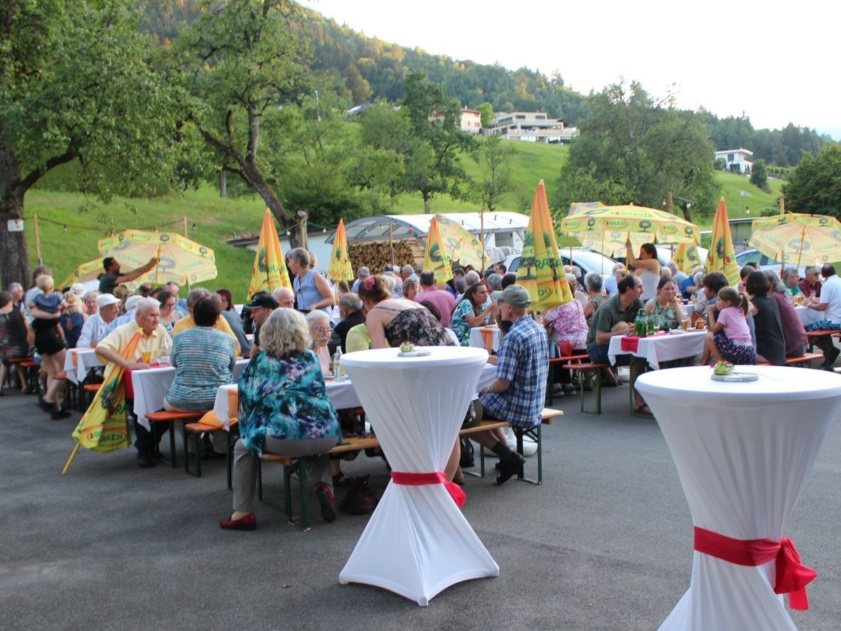 Feierliche Agape beim Patrozinium der Kapelle Maria Ebene