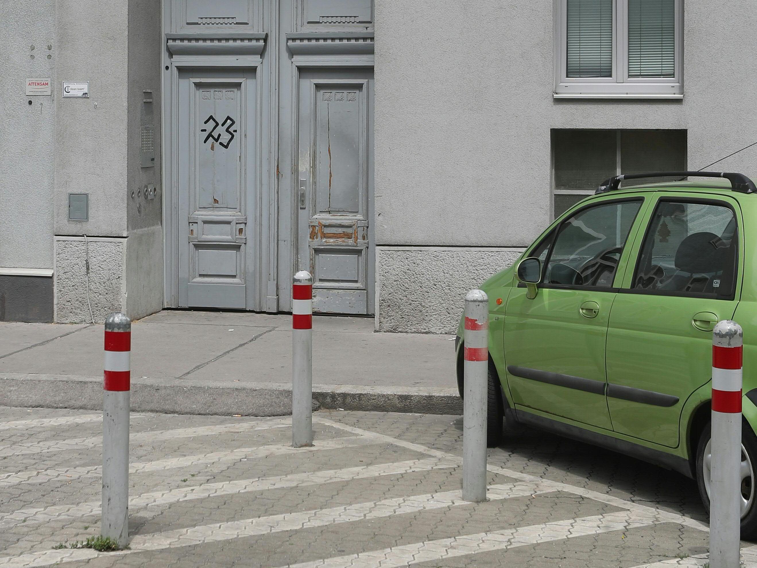 Vor diesem Haus auf der Inzersdorfer Straße wurde der Mann niedergestochen.