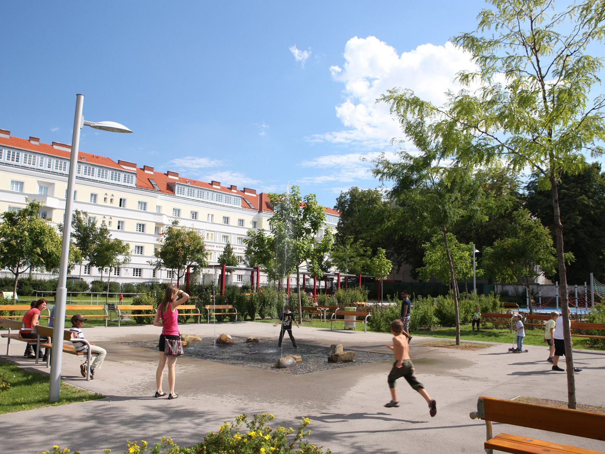 In ganz Wien gibt es Wasserspielplätze zur Abkühlung.