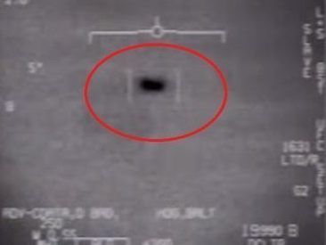 Über Jahre hinweg machten US-Kampfpiloten unerklärliche Sichtungen. Über Jahre hinweg machten US-Kampfpiloten unerklärliche Sichtungen.