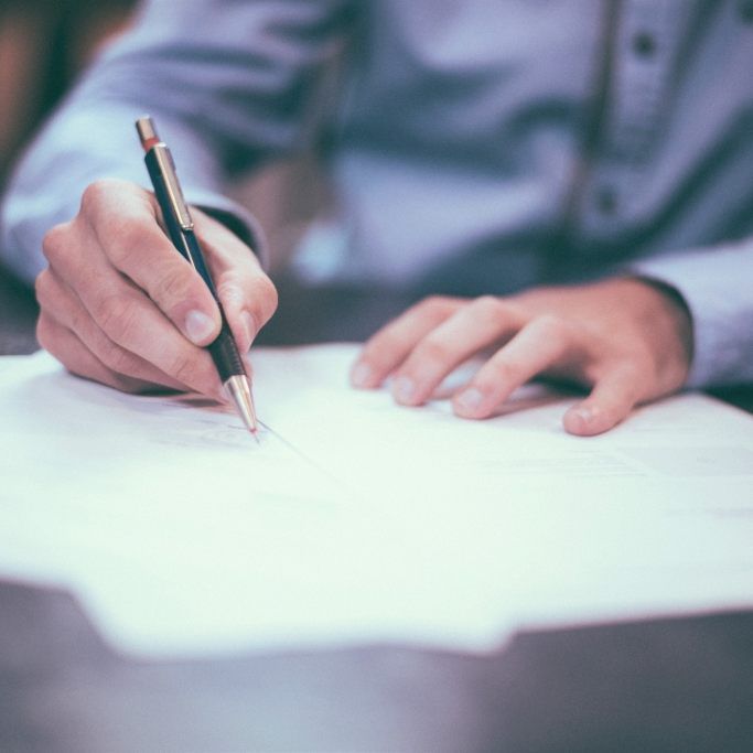 Der Makler erhält seine Provision erst, wenn ein Vertrag zustandekommt.