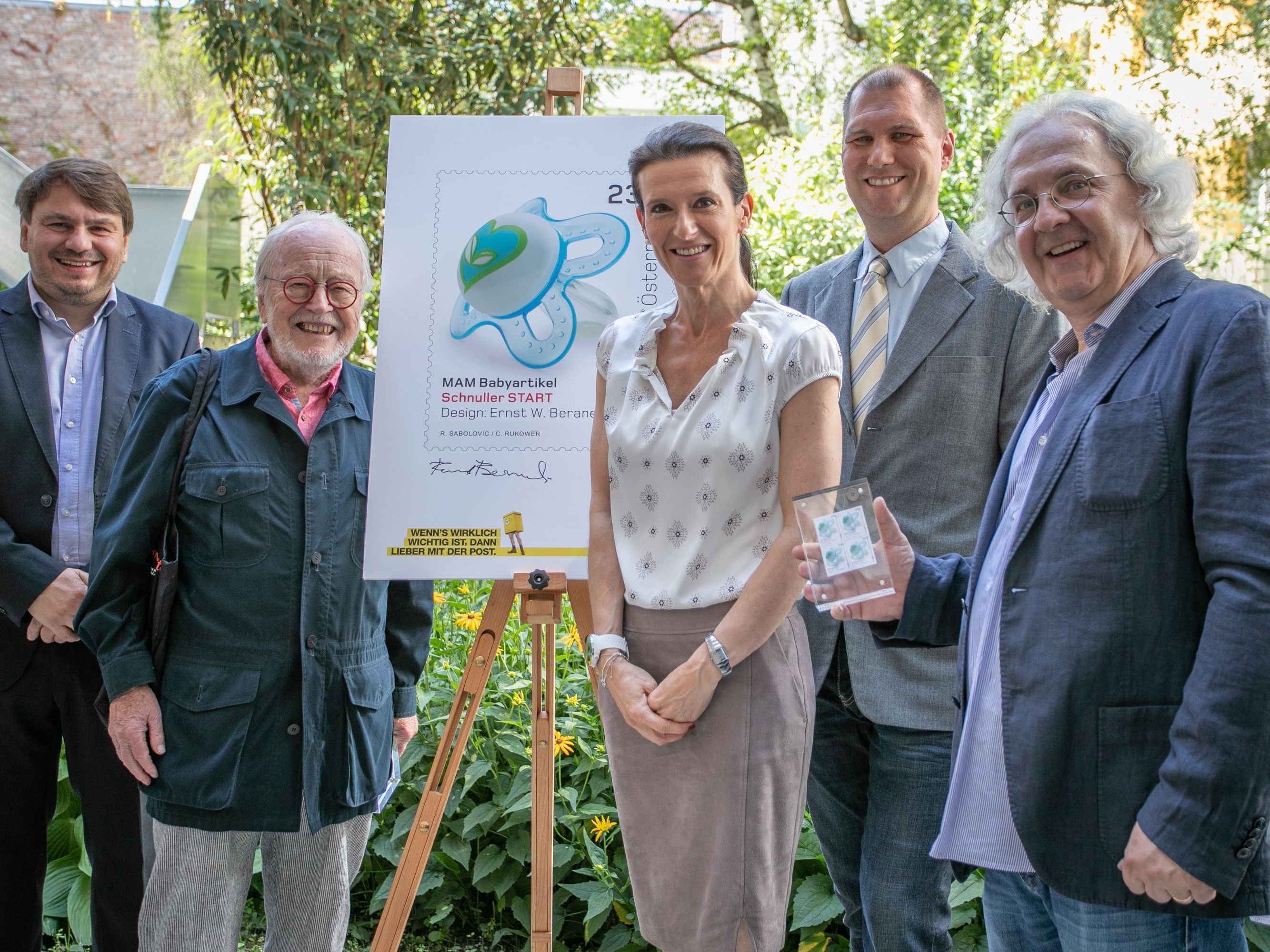 vlnr. Andreas Lausch (CFO MAM Babyartikel), Ernst W. Beranek (Designer), Gerlinde Scholler (Leiterin Produktmanagement Philatelie Österreichische Post), Andreas Palkovics (Bezirksvertretung Ottakring), Severin Filek (Geschäftsführer designaustria) vlnr. Andreas Lausch (CFO MAM Babyartikel), Ernst W. Beranek (Designer), Gerlinde Scholler (Leiterin Produktmanagement Philatelie Österreichische Post), Andreas Palkovics (Bezirksvertretung Ottakring), Severin Filek (Geschäftsführer designaustria)