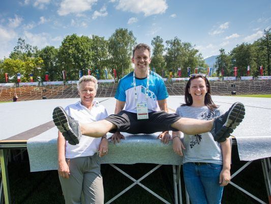 Britta Hafner, Thomas Bachmann und Kerstin Beiter (v. l.) stellen sich auch physisch auf das große Weltturnfest ein.