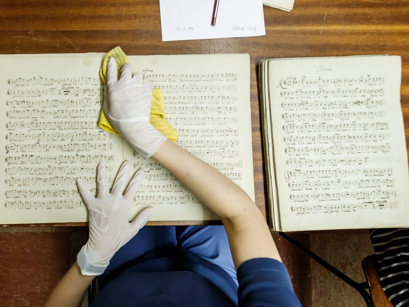 Die Schriftstücke aus dem historischen Musikarchiv im Stephansdom gerettet.