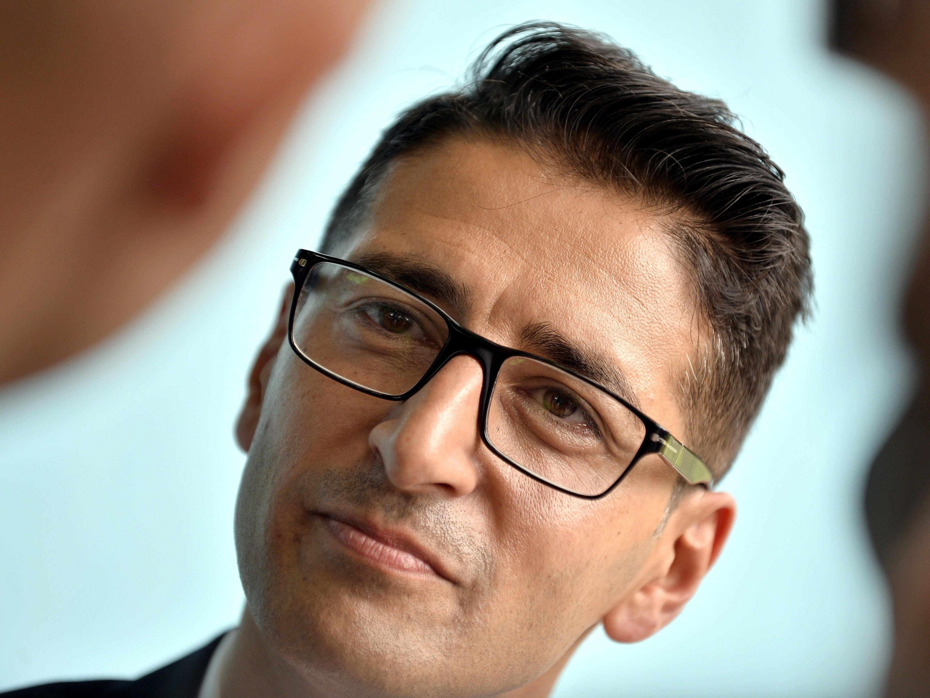 Der Politiker wollte seine Tocher schützen und zog ein Messer.