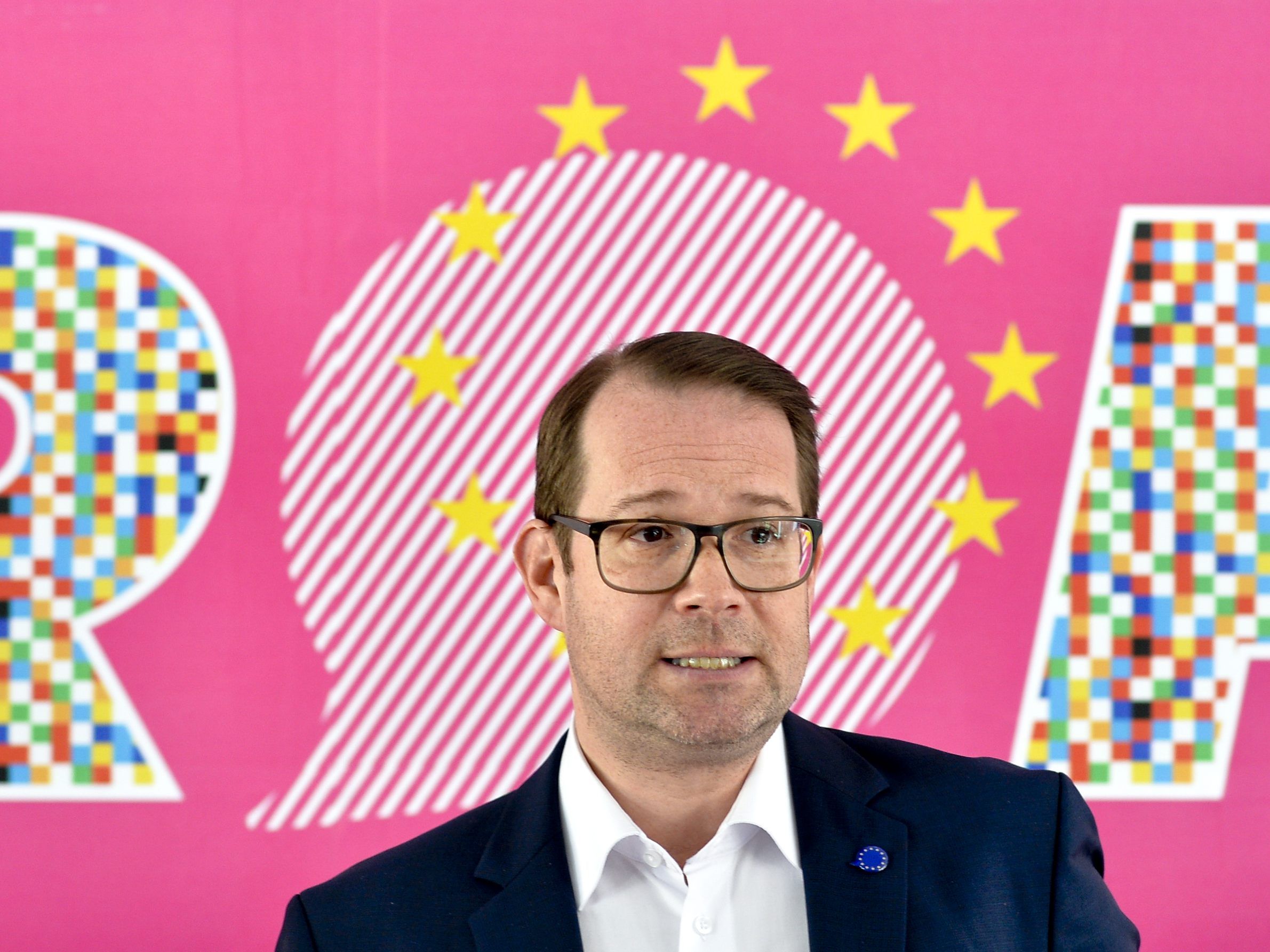 Donig kritisiet, dass durch die Obergrenze die Transparenz in den Hintergrund gestellt wird. Donig kritisiet, dass durch die Obergrenze die Transparenz in den Hintergrund gestellt wird.