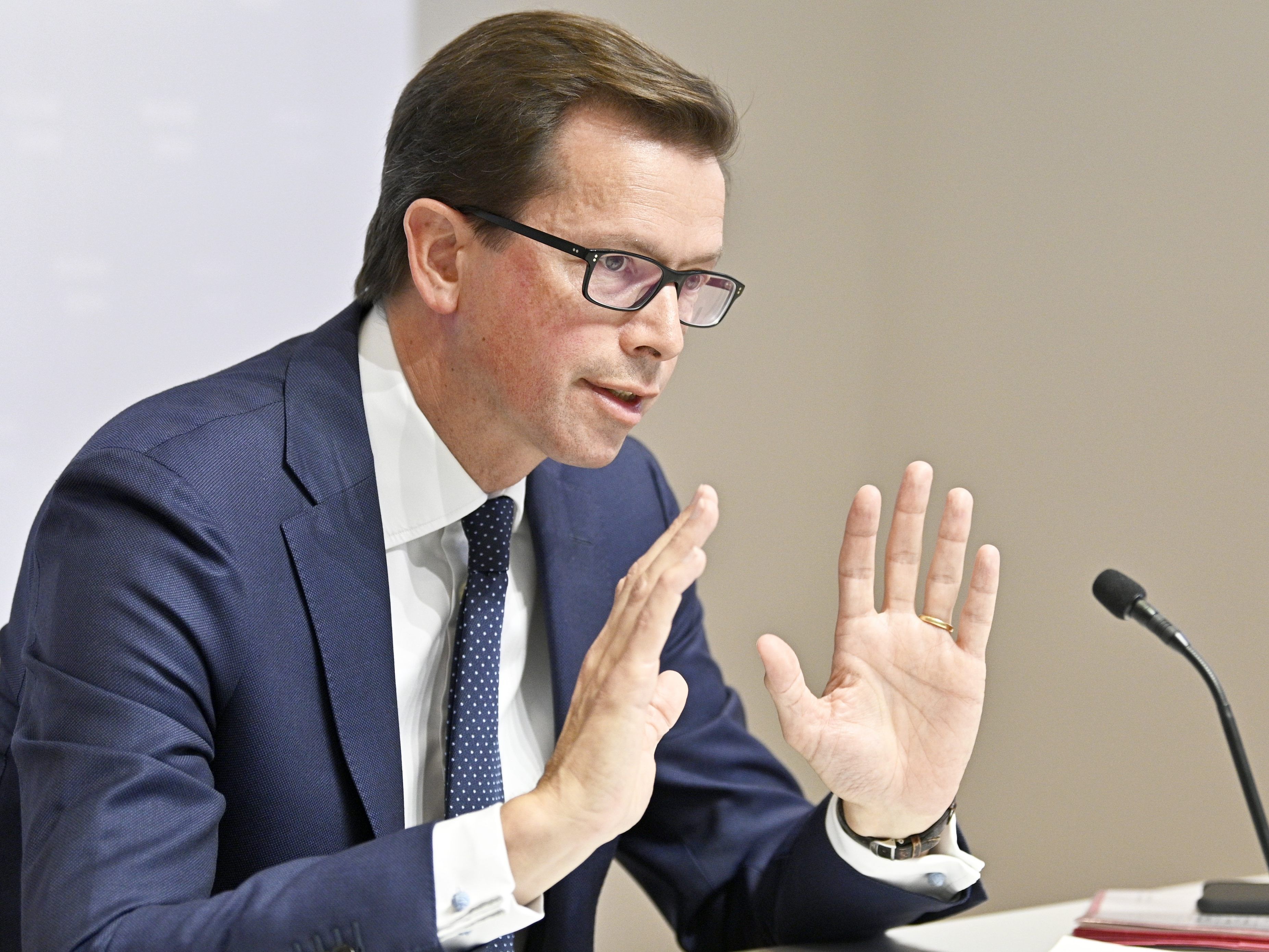 Die Beamtenregierung unter Brigitte Bierlein will sich nicht am Schredder-Streit beteiligen, sagt Regierungssprecher Winterstein.