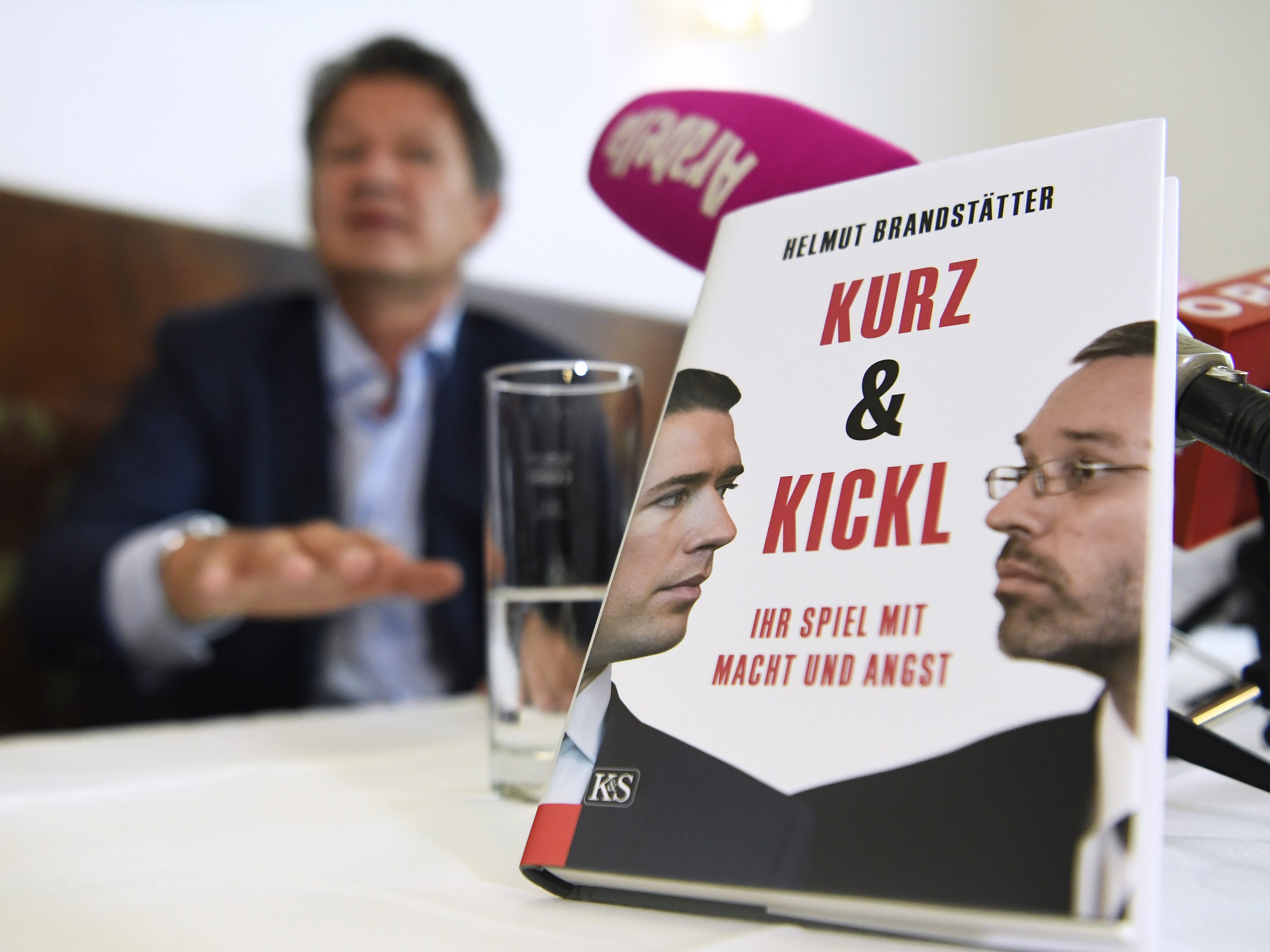 Brandstätter präsentierte sein Buch "Kurz & Kickl".