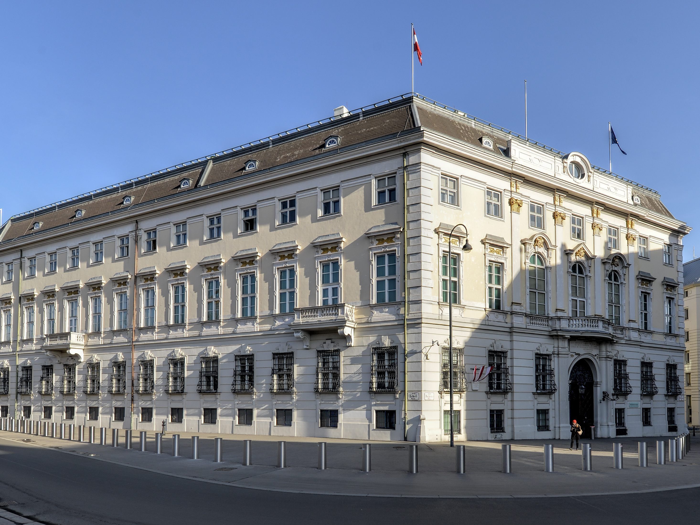 Der ÖVP-Mitarbeiter ließ Daten vernichten - beglich die Rechnung jedoch nicht. Der ÖVP-Mitarbeiter ließ Daten vernichten - beglich die Rechnung jedoch nicht.