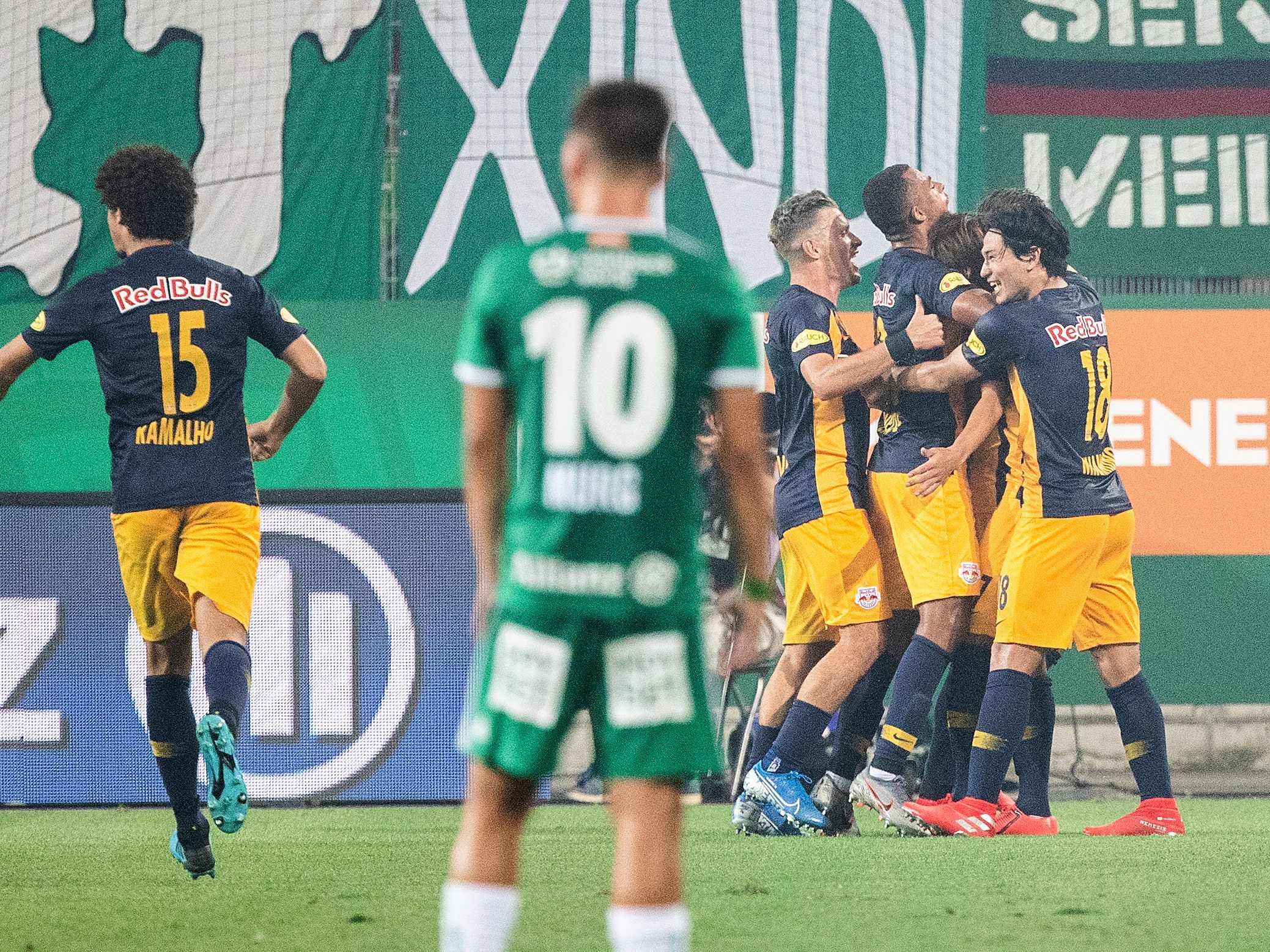 Red Bull Salzburg gewann das Duell gegen Rapid Wien mit 2:0. Red Bull Salzburg gewann das Duell gegen Rapid Wien mit 2:0.