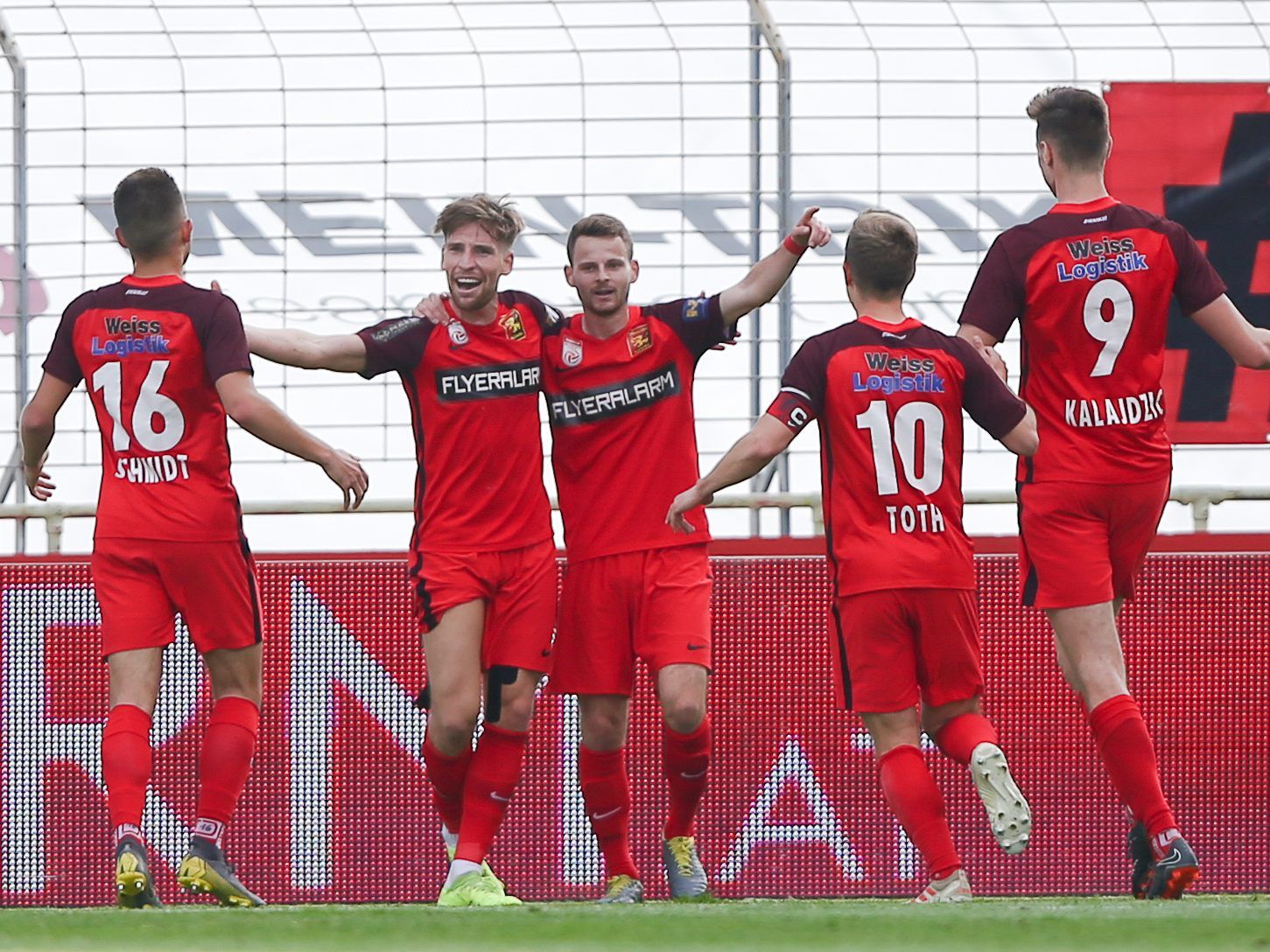 LIVE-Ticker zum Spiel FC Admira gegen WAC ab 17.00 Uhr. LIVE-Ticker zum Spiel FC Admira gegen WAC ab 17.00 Uhr.