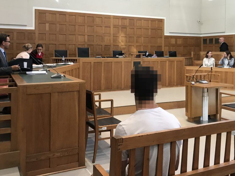 Wegen einer mutmaßlichen Vergewaltigung fand gestern im Schwurgerichtssaal am Landesgericht Feldkirch der Prozess gegen einen 18-jährigen Lehrling statt.