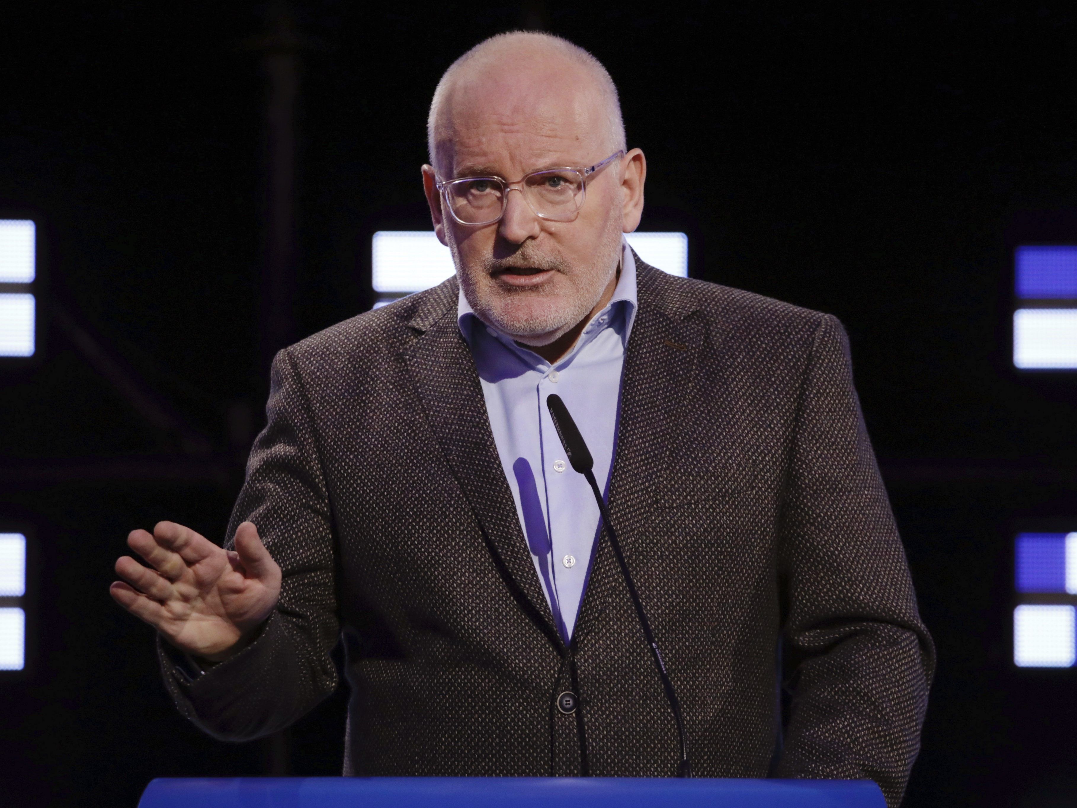 Der EU-Vizekommissionspräsident Frans Timmermans bekräftigte die Vorhaben. Der EU-Vizekommissionspräsident Frans Timmermans bekräftigte die Vorhaben.