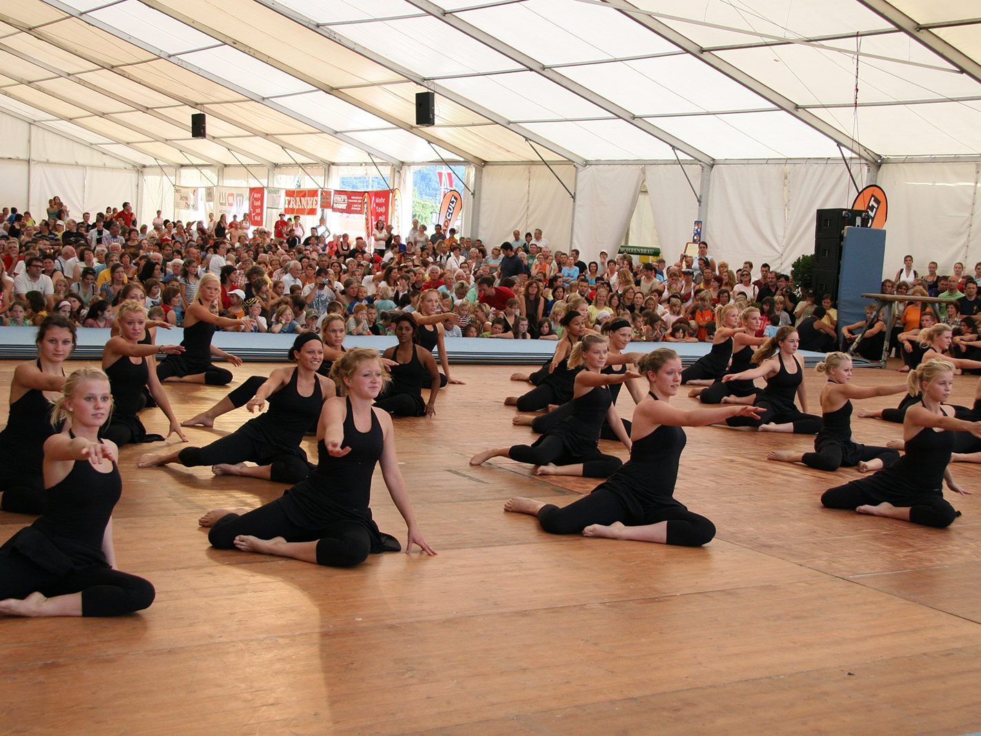 Das Gymnaestrada-Zelt in Wolfurt ist im Areal der Mittelschule zu finden.
