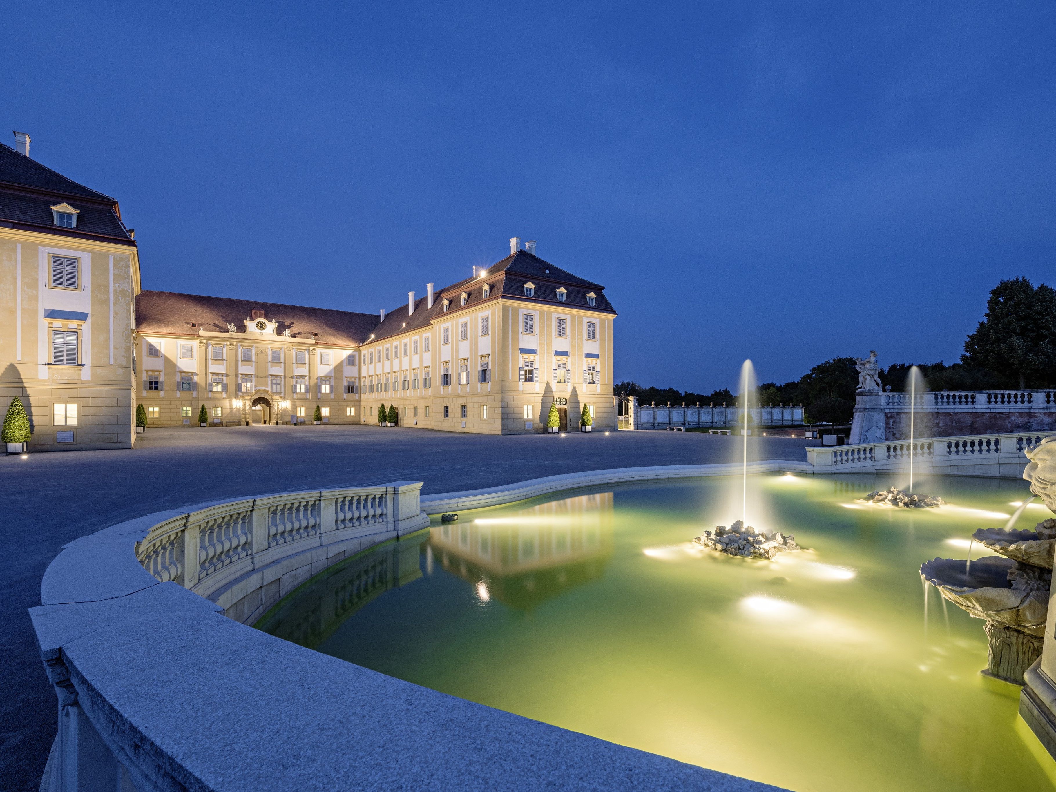 Schloss Hof hat zahlreiche Abendveranstaltungen zu bieten. Schloss Hof hat zahlreiche Abendveranstaltungen zu bieten.