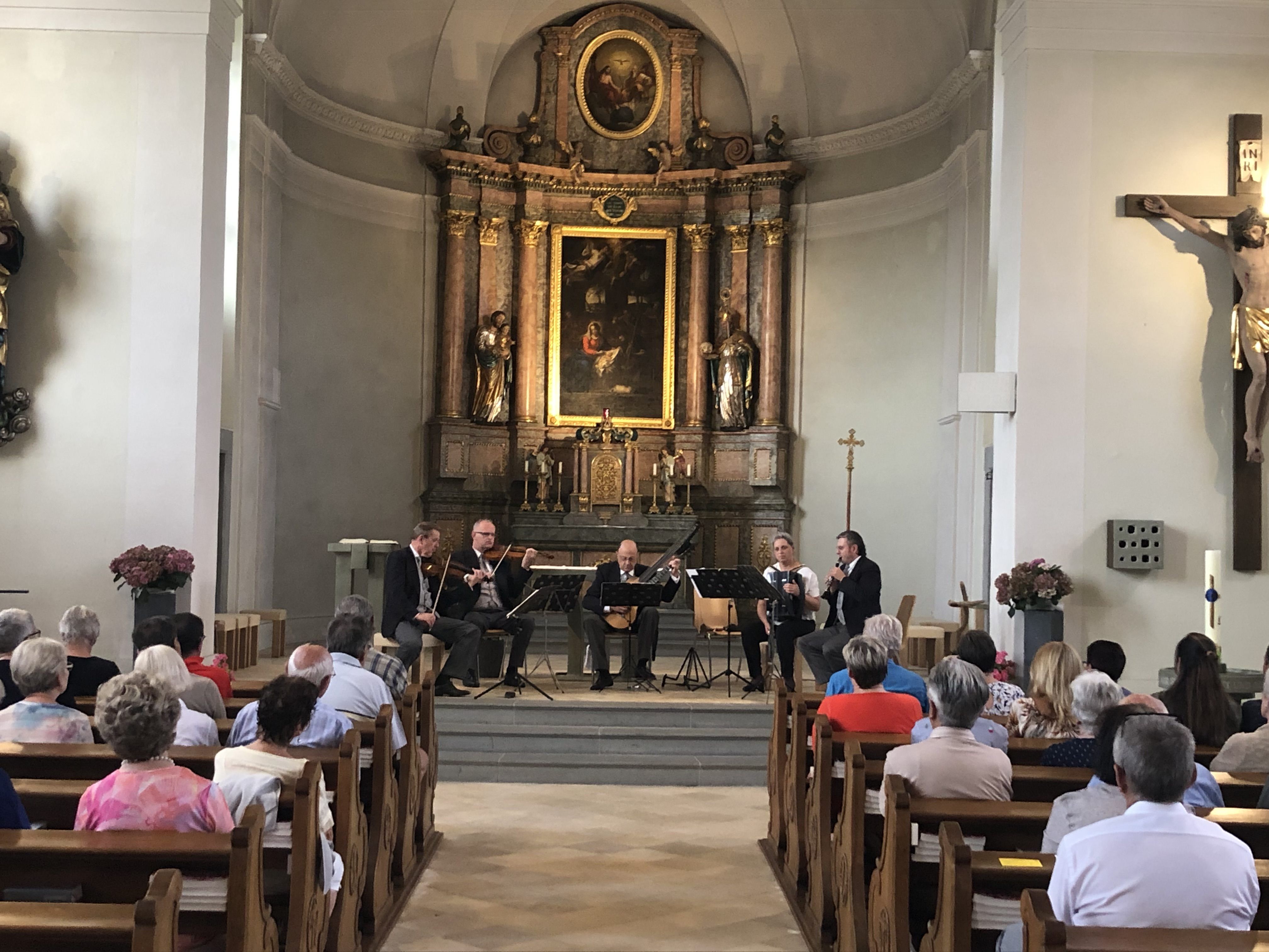 Zu Gast in Lochau: Das bekannte „Symphonische Schrammel-Quintett Wien“ hatte mit dem Konzertabend in der Pfarrkirche in Lochau einen großen Auftritt.