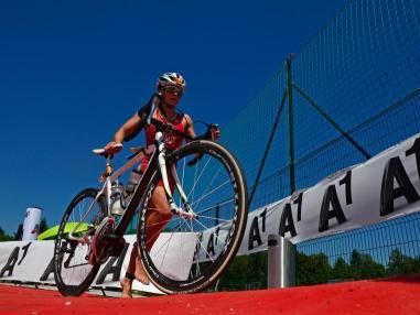 Nathalie Birli ist eine erfolgreiche Triathletin und Radsportlerin.