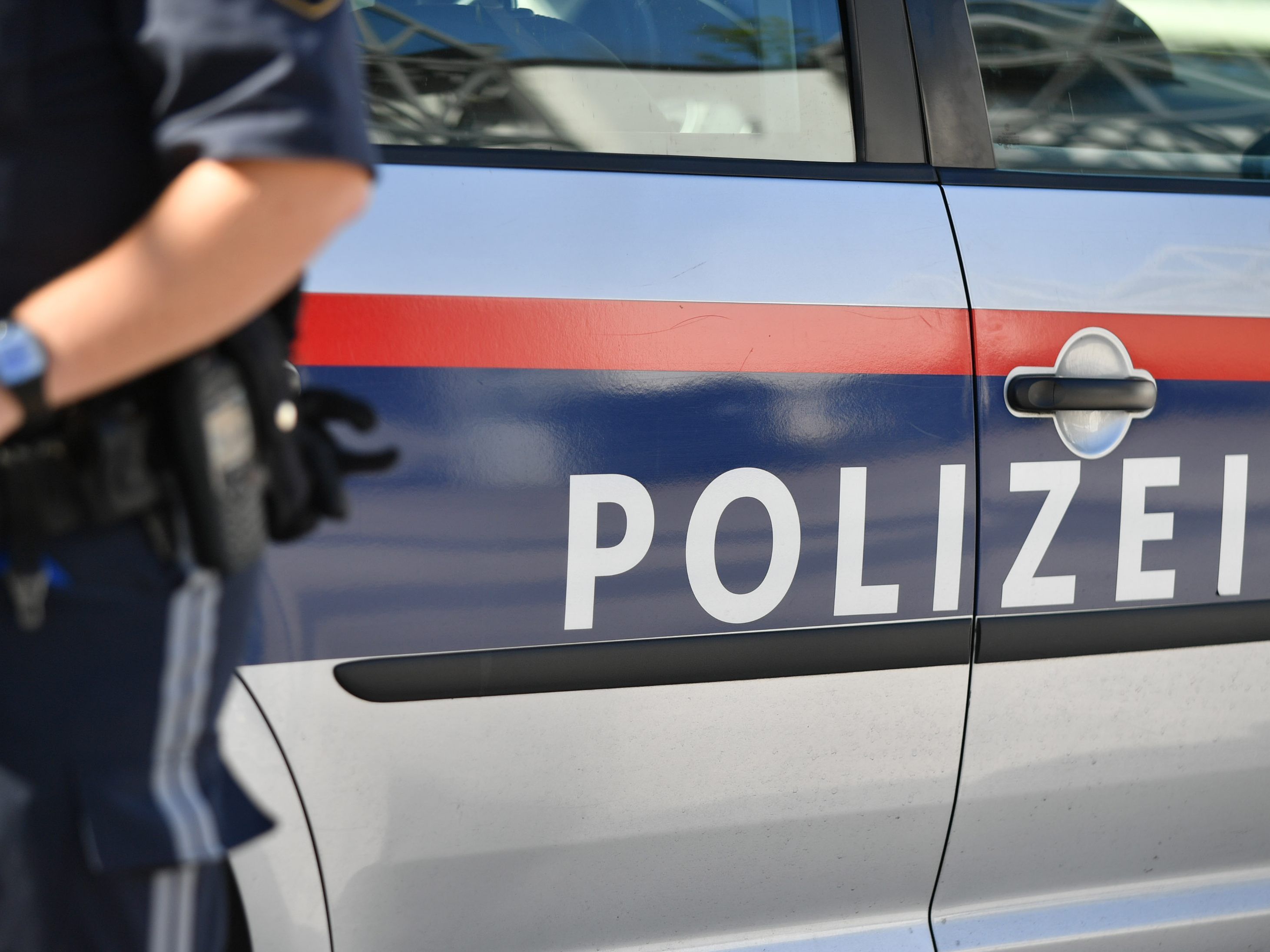 Achtung vor Telefonbetrügern - Die Kriminalpolizei warnt vor falschen Polizisten.