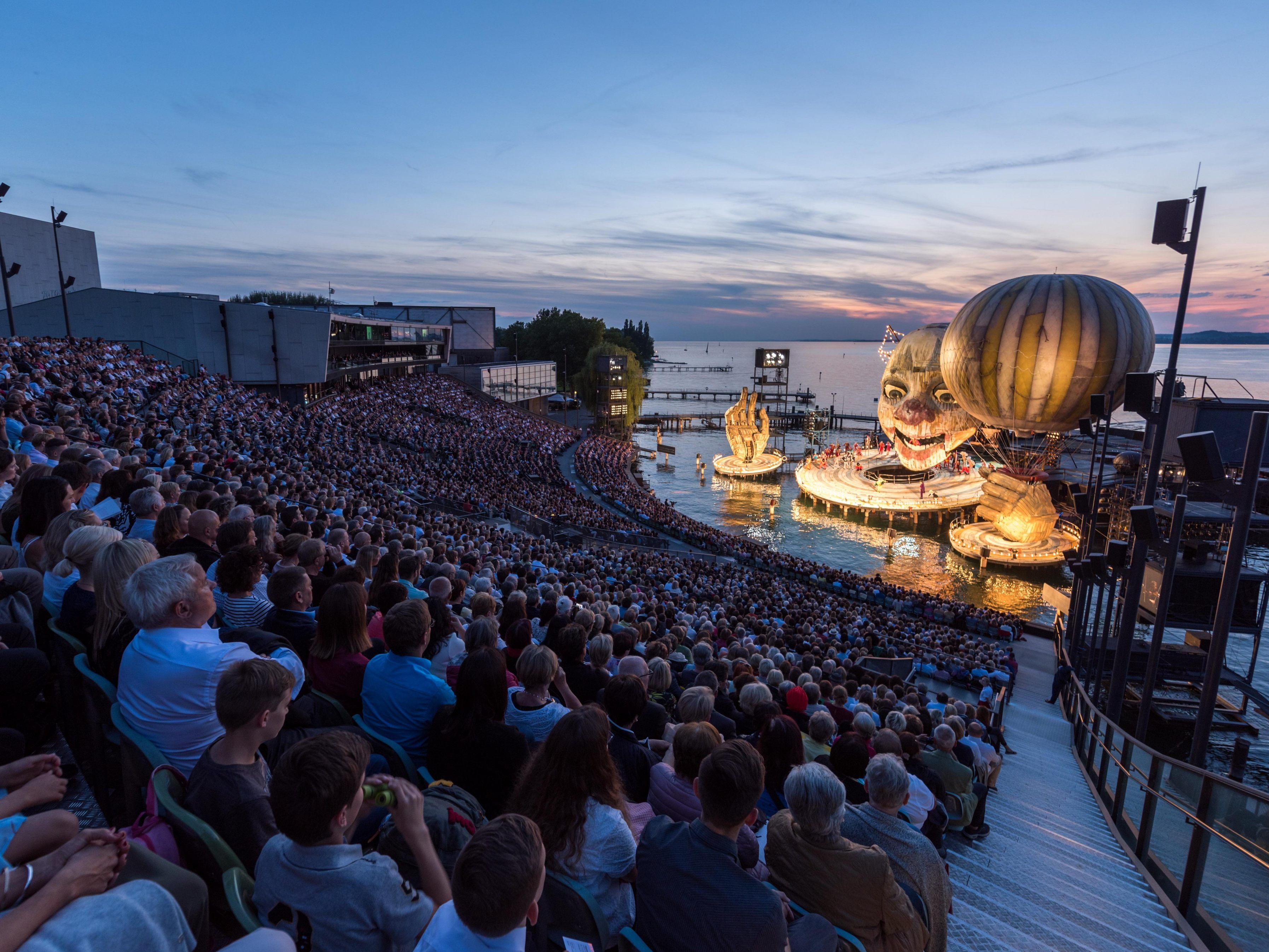 Am Donnerstag dürfte es auf der Seetribüne trocken bleiben. Am Donnerstag dürfte es auf der Seetribüne trocken bleiben.