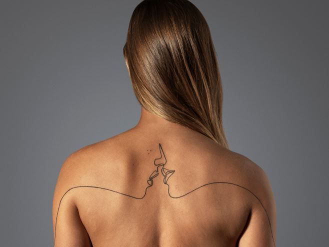 Das Tattoo - zwei sich küssende Gesichter - wurden der Wienerin zugewiesen. Das Tattoo - zwei sich küssende Gesichter - wurden der Wienerin zugewiesen.