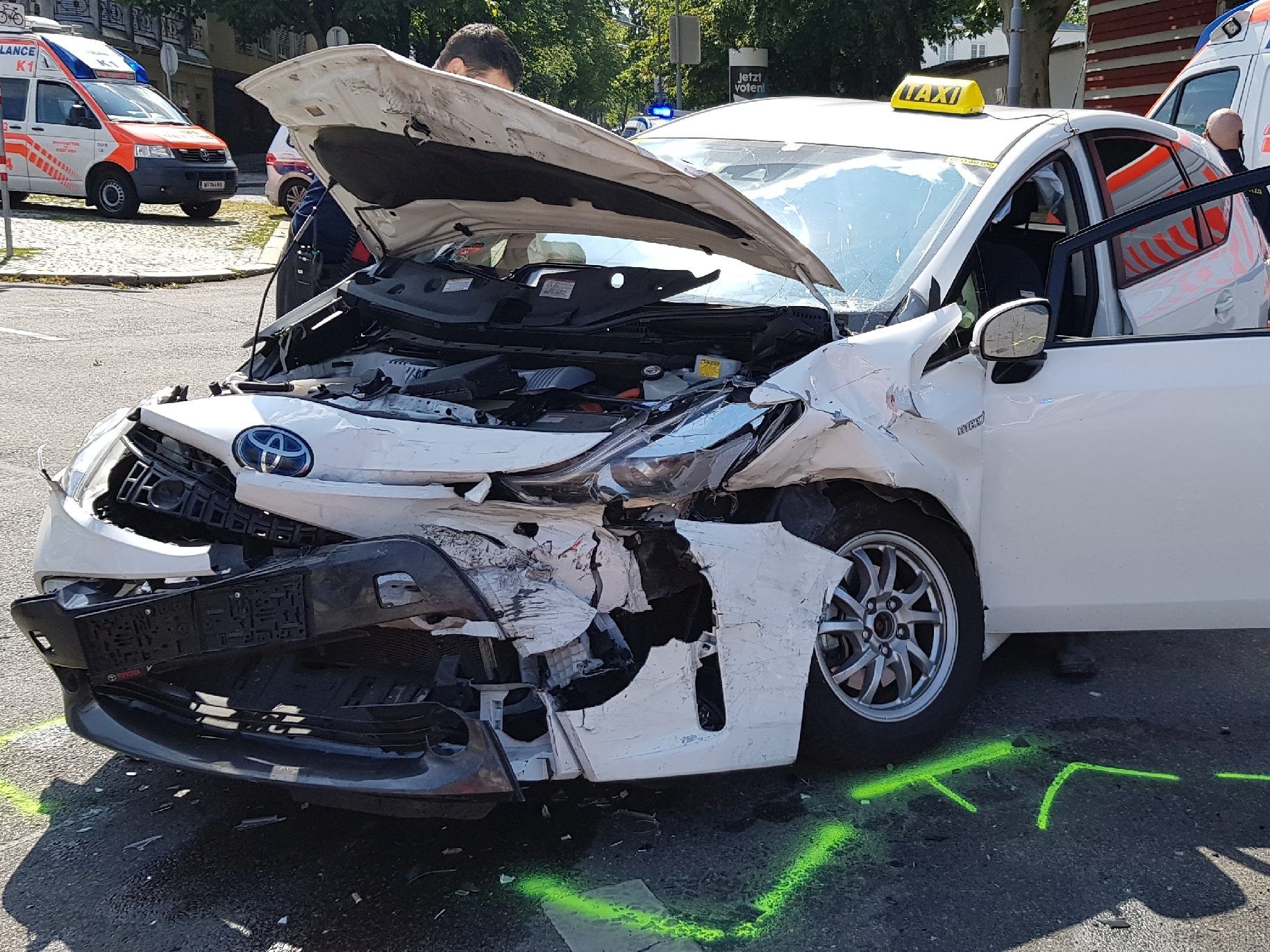 Zwei Personen wurden bei dem Unfall in Wien-Ottakring verletzt. Zwei Personen wurden bei dem Unfall in Wien-Ottakring verletzt.