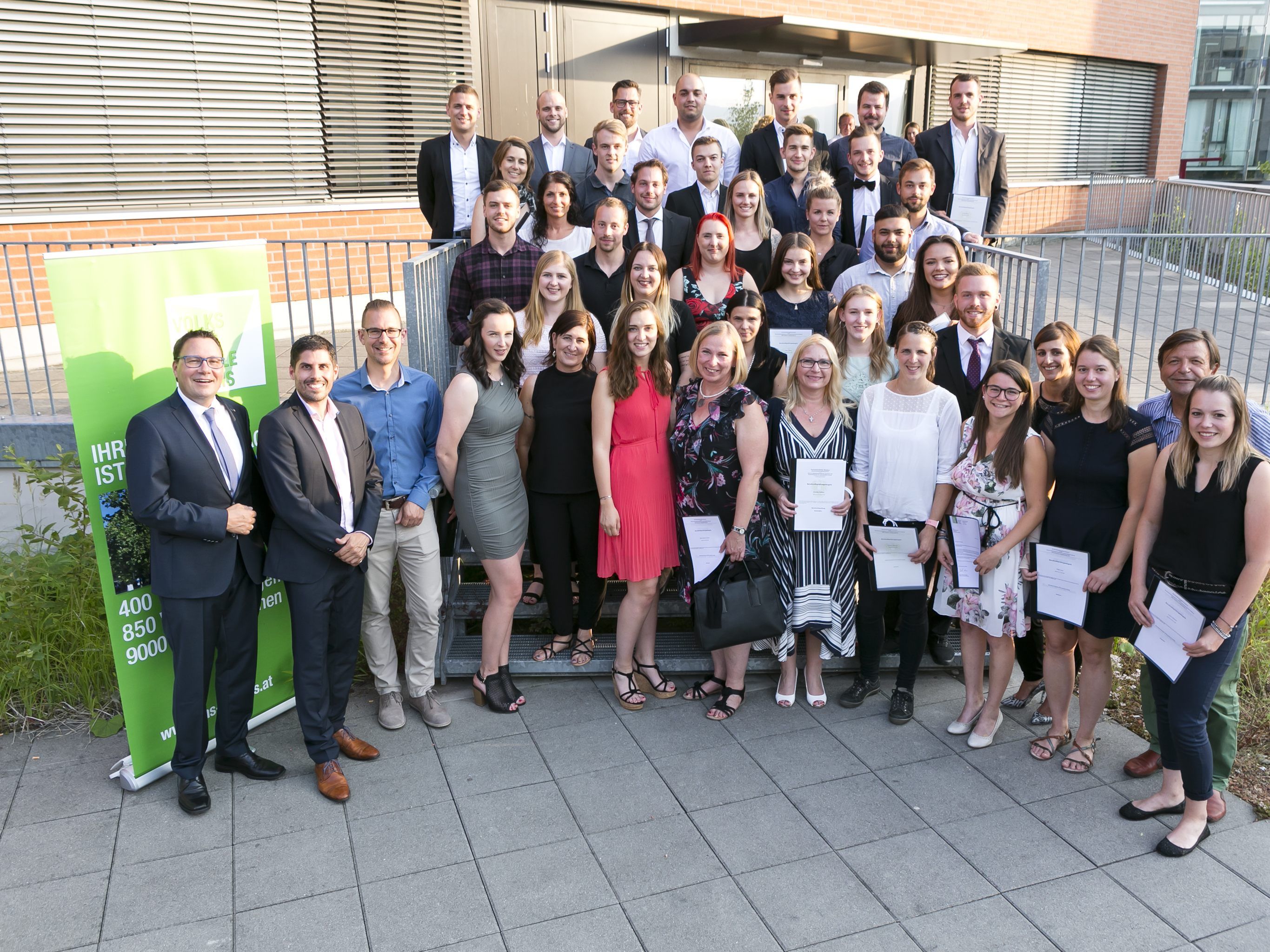 Glückliche Maturantinnen 2019 an der Volkshochschule Götzis. Glückliche Maturantinnen 2019 an der Volkshochschule Götzis.