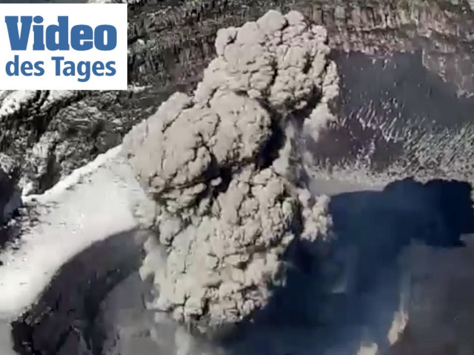 Der Popocatépetl in Mexiko schleuderte eine Aschewolke in die Luft. Der Popocatépetl in Mexiko schleuderte eine Aschewolke in die Luft.
