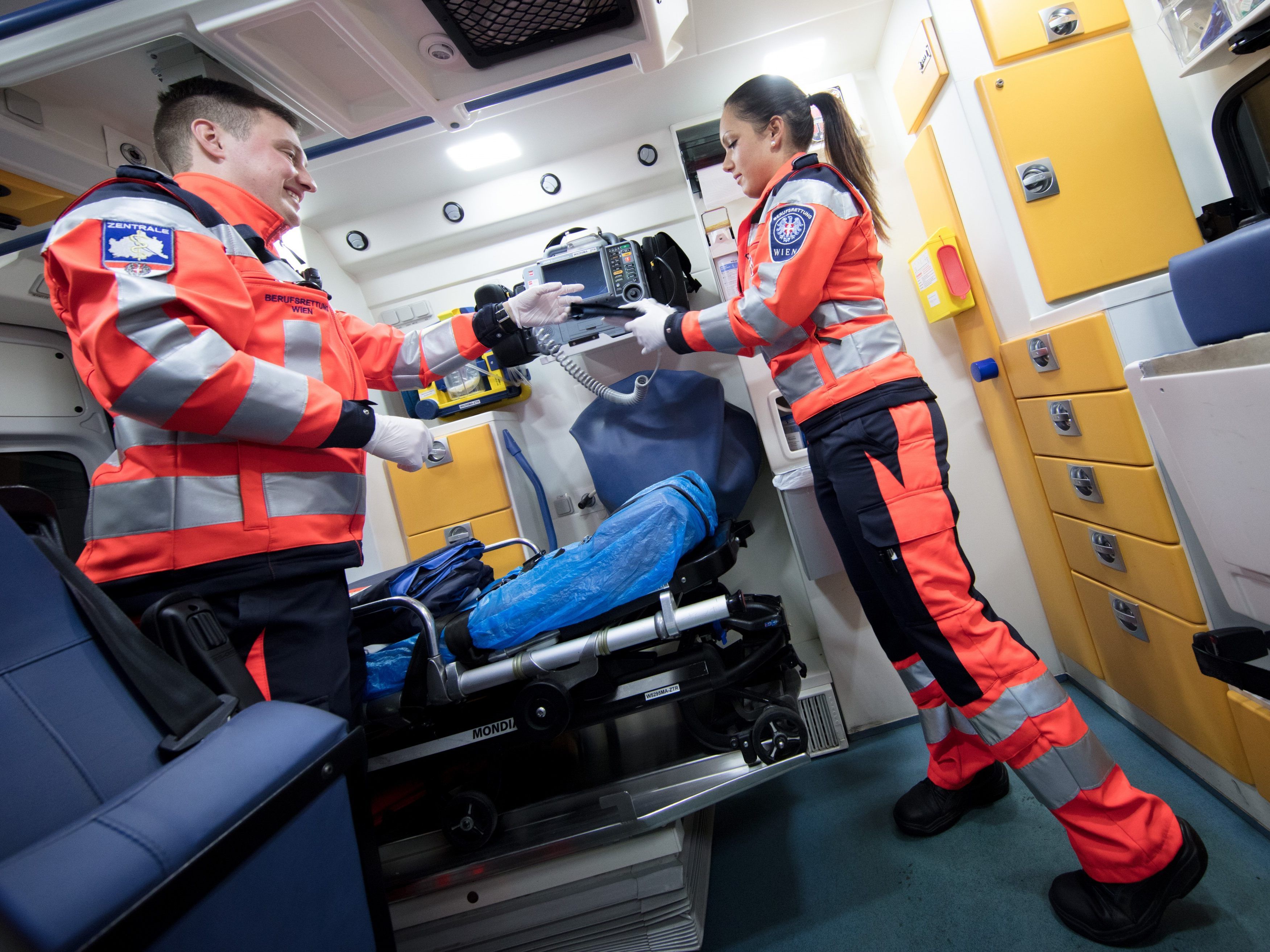 Die Rettung musste gestern wegen gleich drei CO-Unfällen ausrücken. Die Rettung musste gestern wegen gleich drei CO-Unfällen ausrücken.