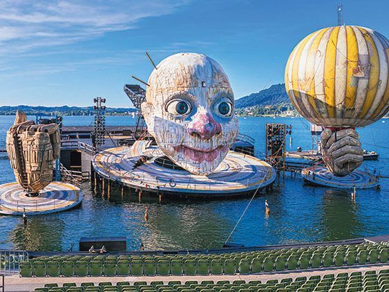 2975 Menschen werden über die AK vergünstigt „Rigoletto“ sehen. Foto: Lisa Mathis / Bregenzer Festspiele 2975 Menschen werden über die AK vergünstigt „Rigoletto“ sehen. Foto: Lisa Mathis / Bregenzer Festspiele