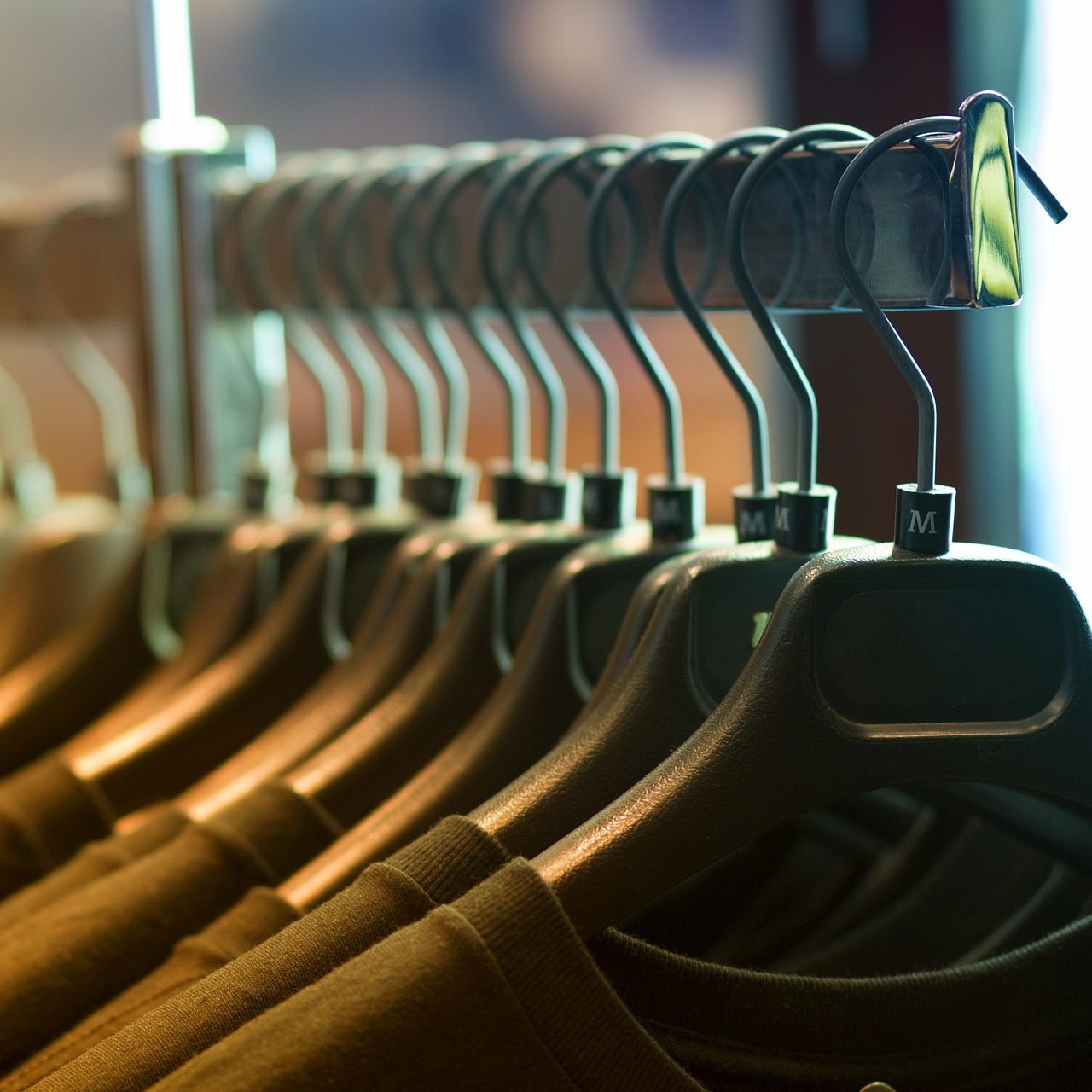 Die Schließung von 13 Filialen der Modekette ist nun fix.