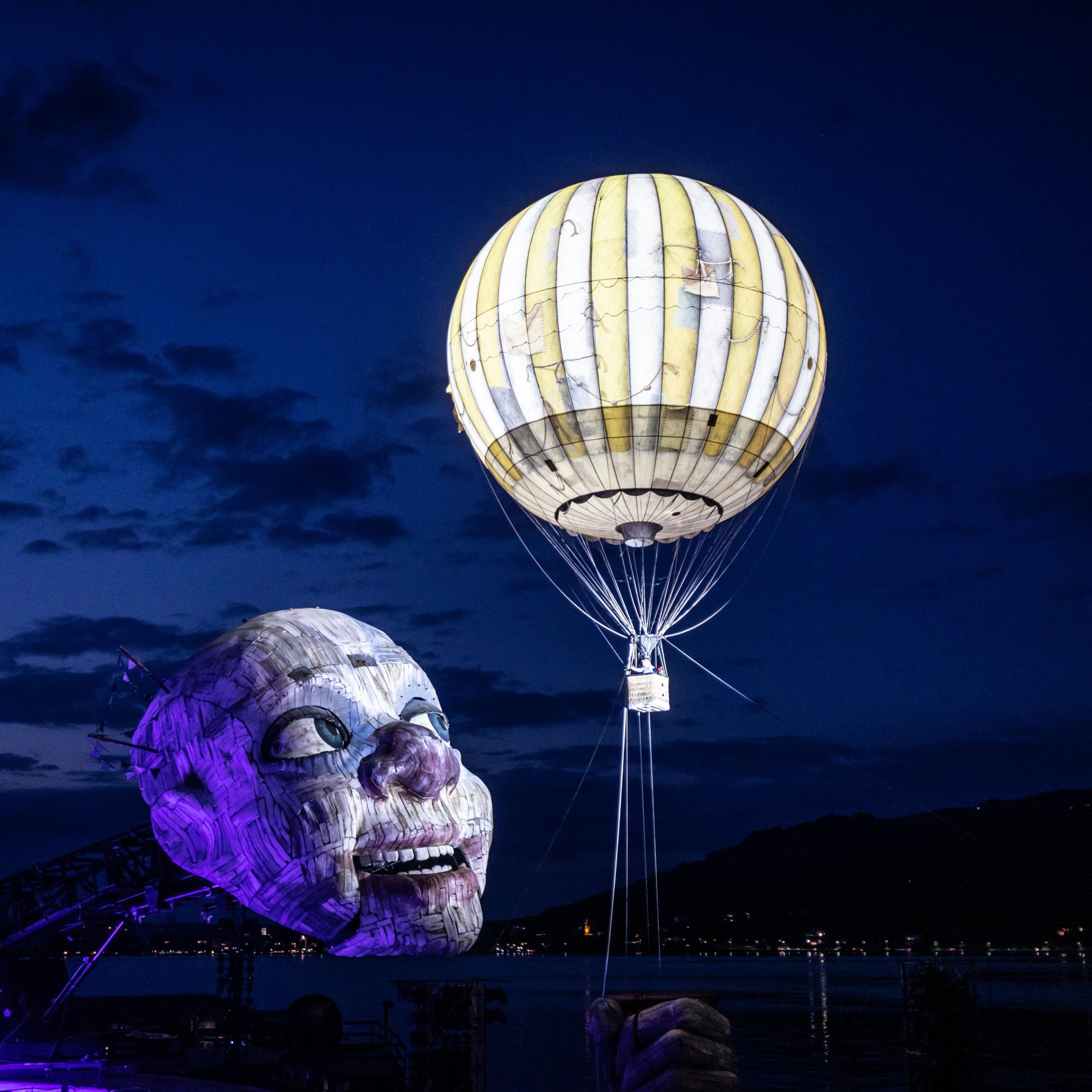 Am Sonntag musste die Oper nach drinnen verlegt werden.