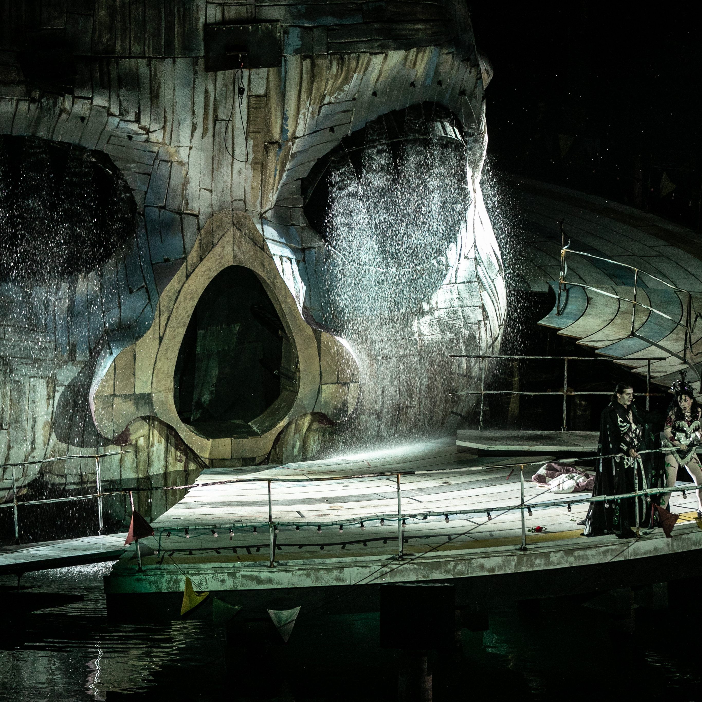 Den Regenmantel sollte man heute Abend nicht vergessen.