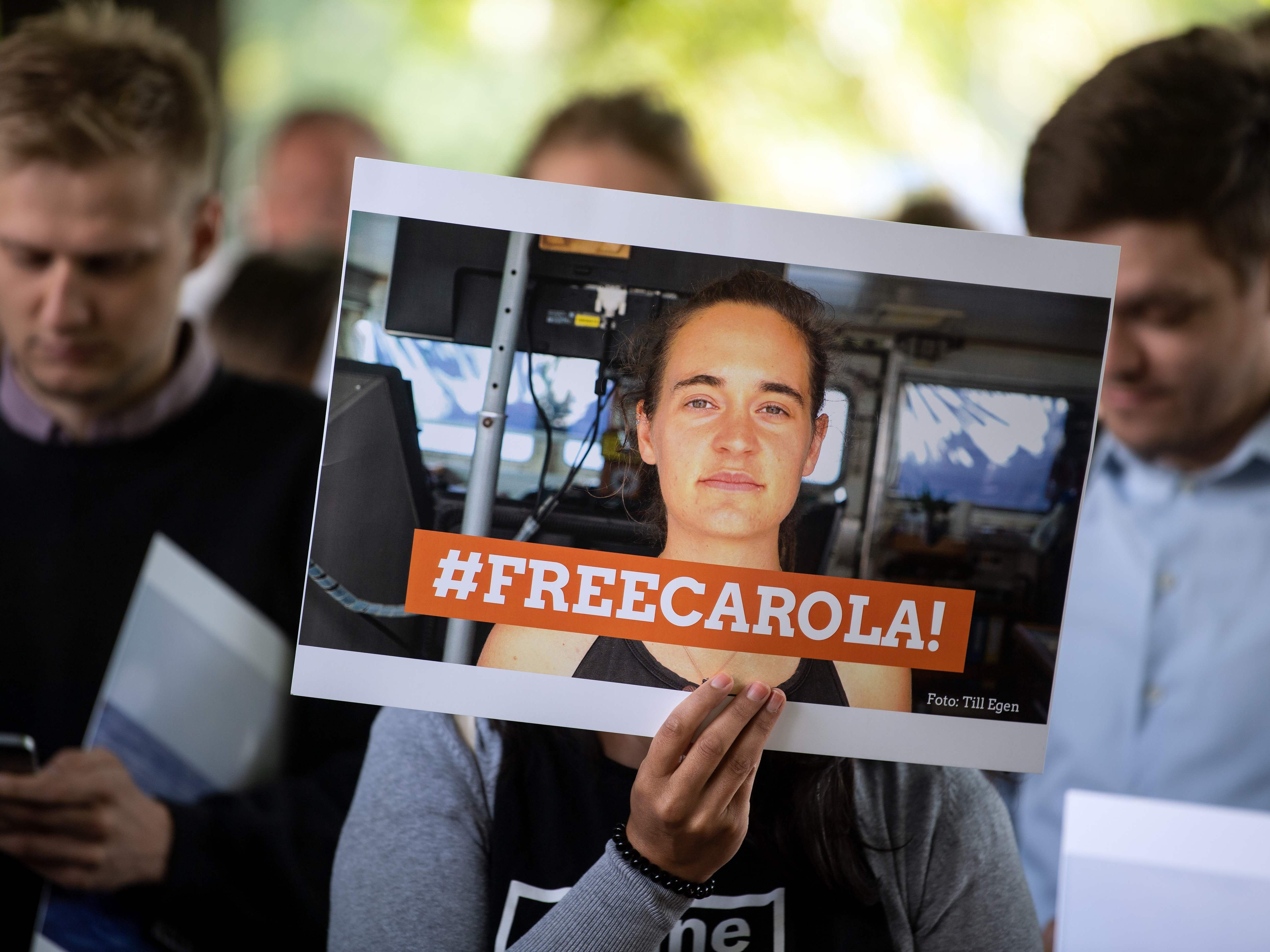In Salzburg, Wien und vielen Orten Deutschlands wird für Carola Rackete demonstriert. In Salzburg, Wien und vielen Orten Deutschlands wird für Carola Rackete demonstriert.