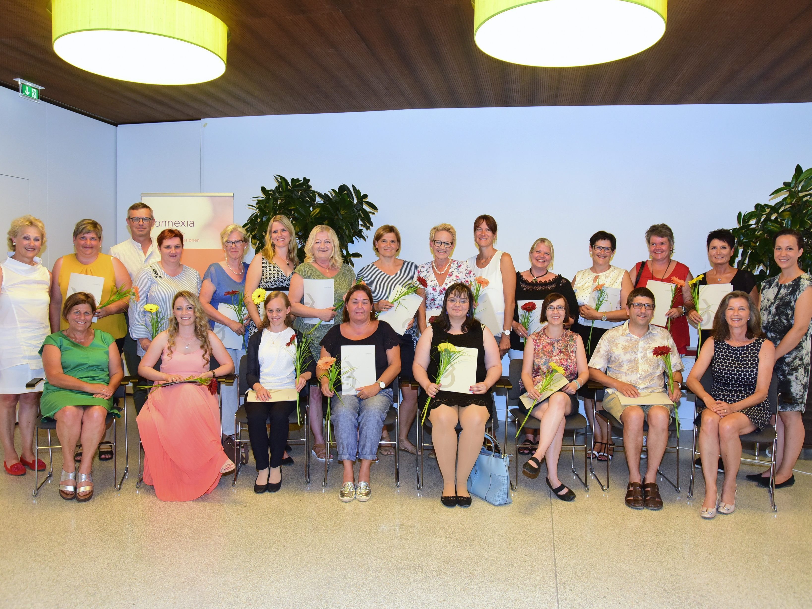 Bei der Abschlussfeier der 28. Heimhilfe Ausbildung am 4.Juli 2019, wurden den Absolventinnen und dem Absolventen in feierlichem Rahmen im Schützengarten ihre Zeugnisse überreicht.