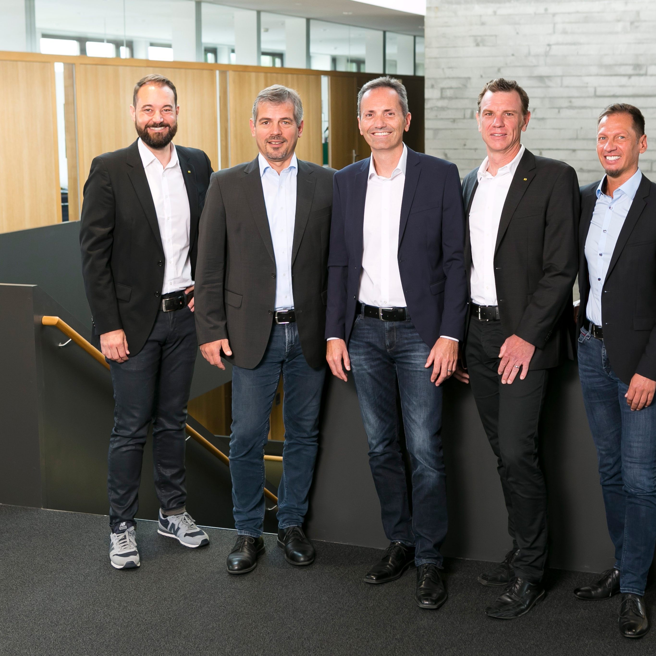 i+R-Gruppe Führungsteam Wohnbau.jpg: Das neue Führungsteam der i+R Wohnbau: Prokurist Tobias Forer-Pernthaler, die Geschäftsführer Reinold Meusburger und Karlheinz Bayer sowie die Prokuristen Andreas Deuring und Andreas Nussbaumer. (Es fehlen Manfred Eisbacher und Christian Müller.)